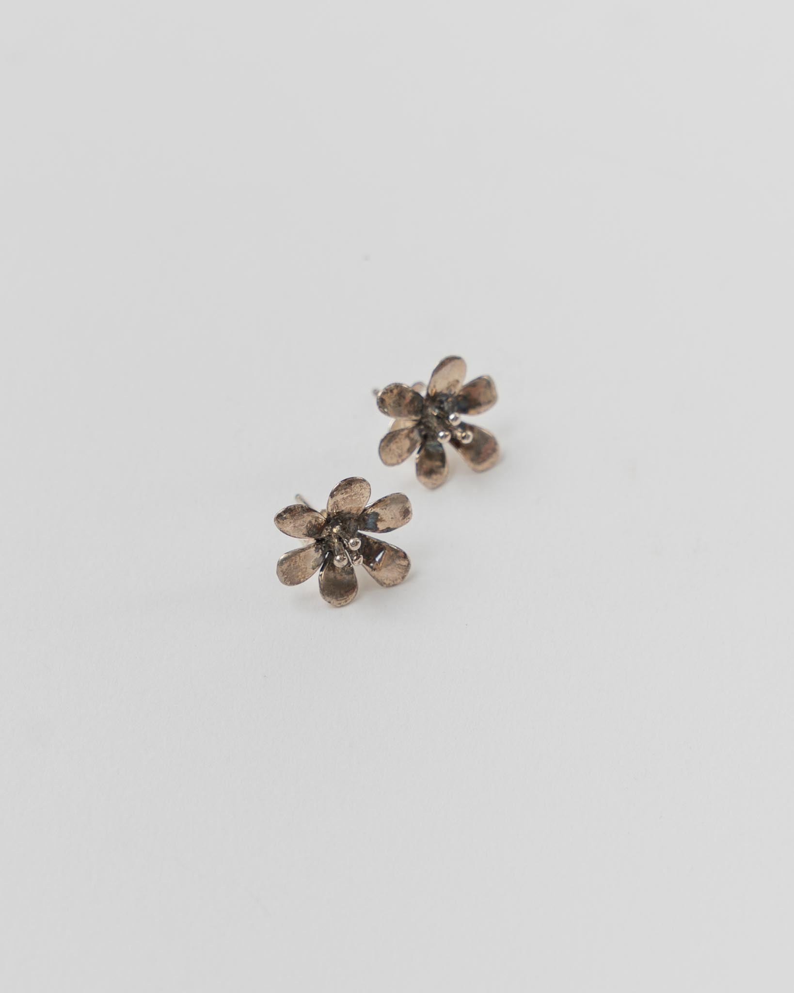 Mondo Mondo Clivia 18K Studs