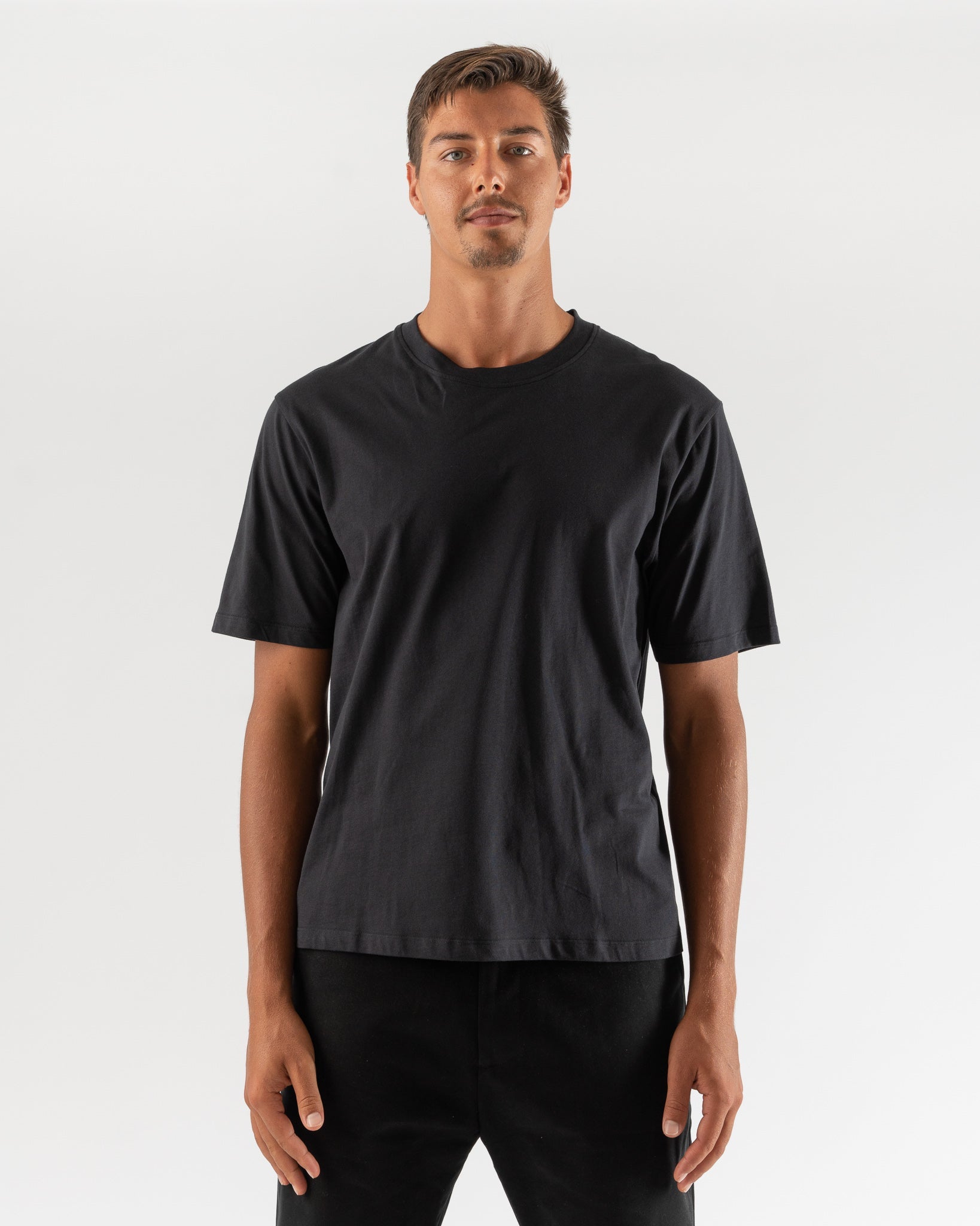 STUDIO NICHOLSON｜ (BRIC SHORT SLEEVE T-SHRIT BLACK (132 Studio Nicholson Bric short-sleeved crew-neck T-shirt