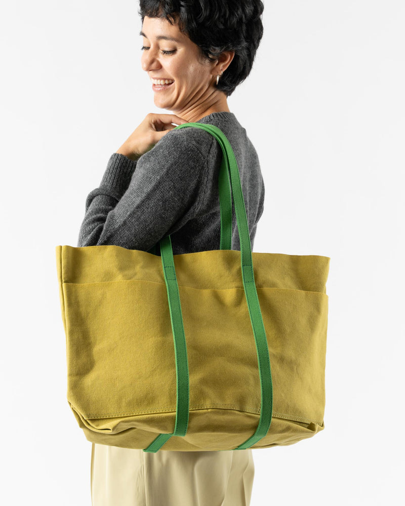 Amiacalva Medium Light Ounce Canvas Tote in Lime x Green