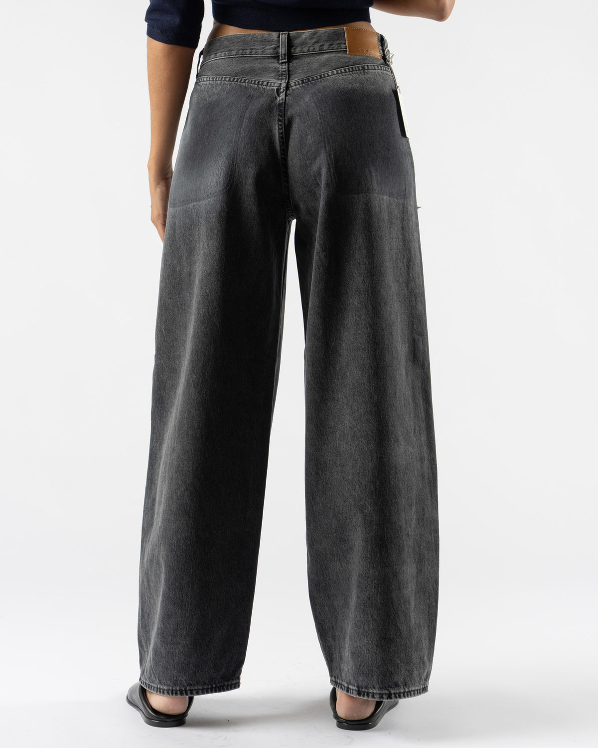 6397 Shadow Roomy Jean in Remnant Black
