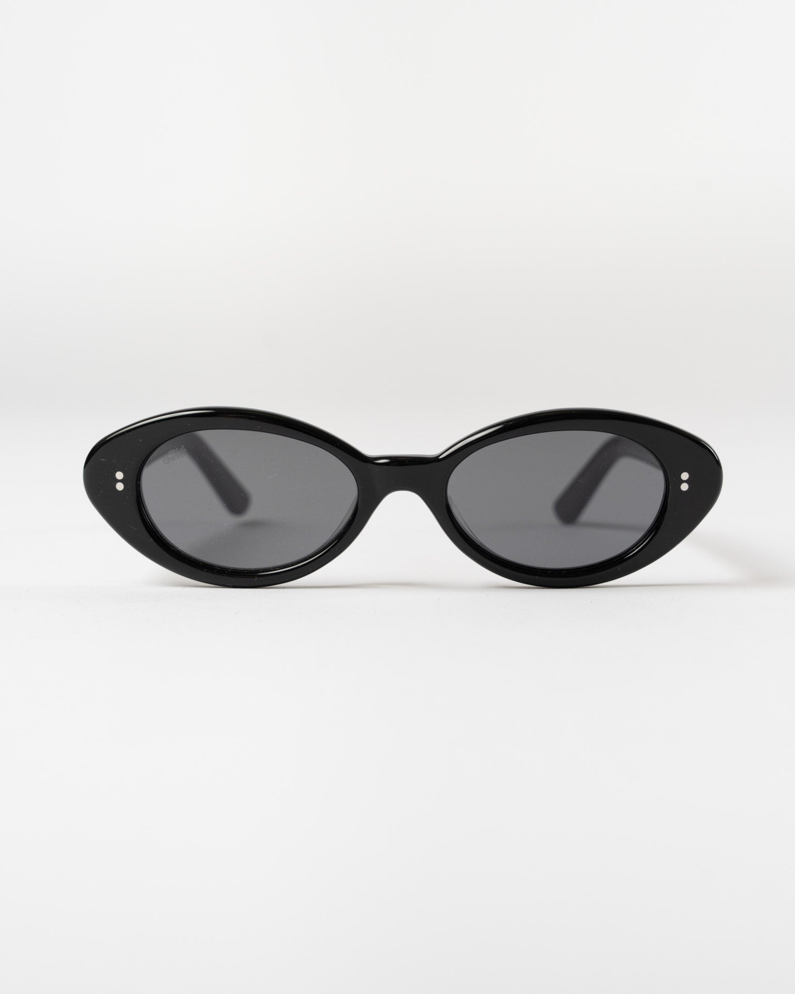 AKILA Daisy in Black/Black