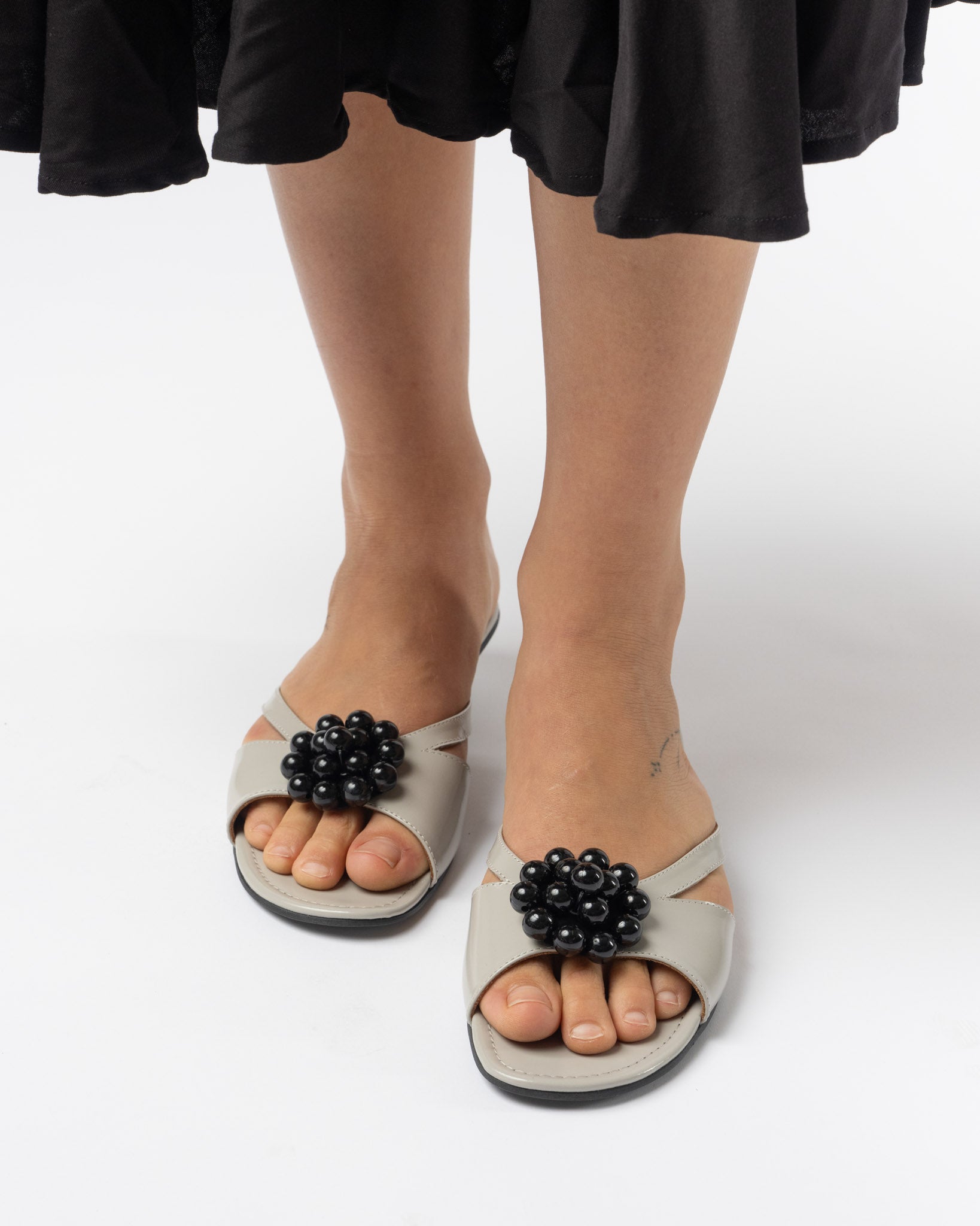 About Arianne ミュール About Arianne Flora Heel in Grey/Black Curated at Jake and Jones