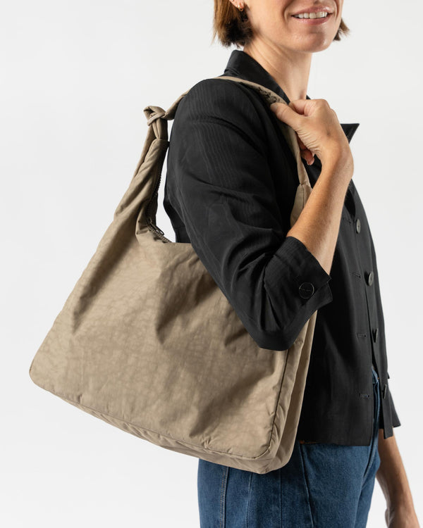 Baggu Nylon Shoulder Bag in Dove