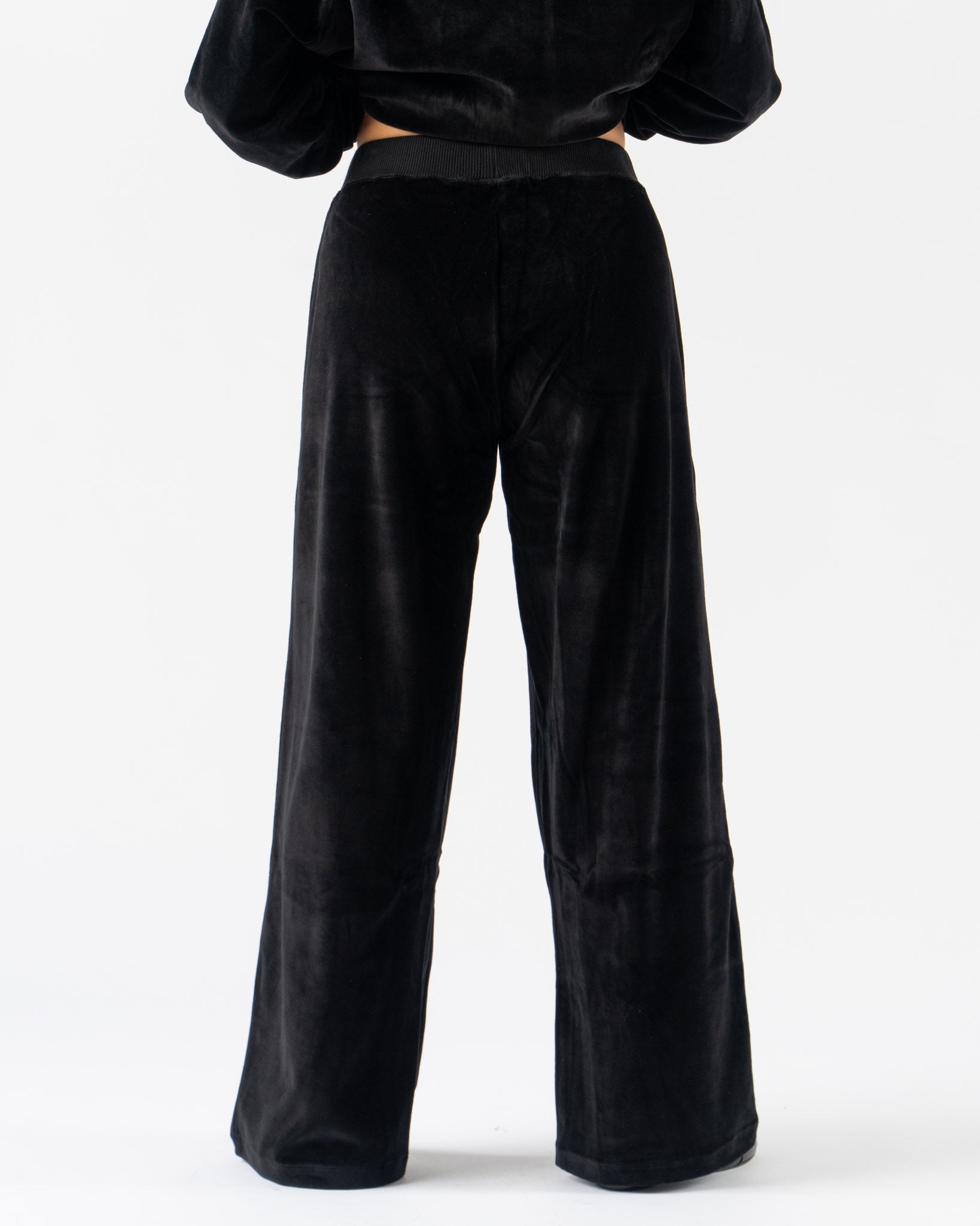 Baserange Tre Sweatpants in Black