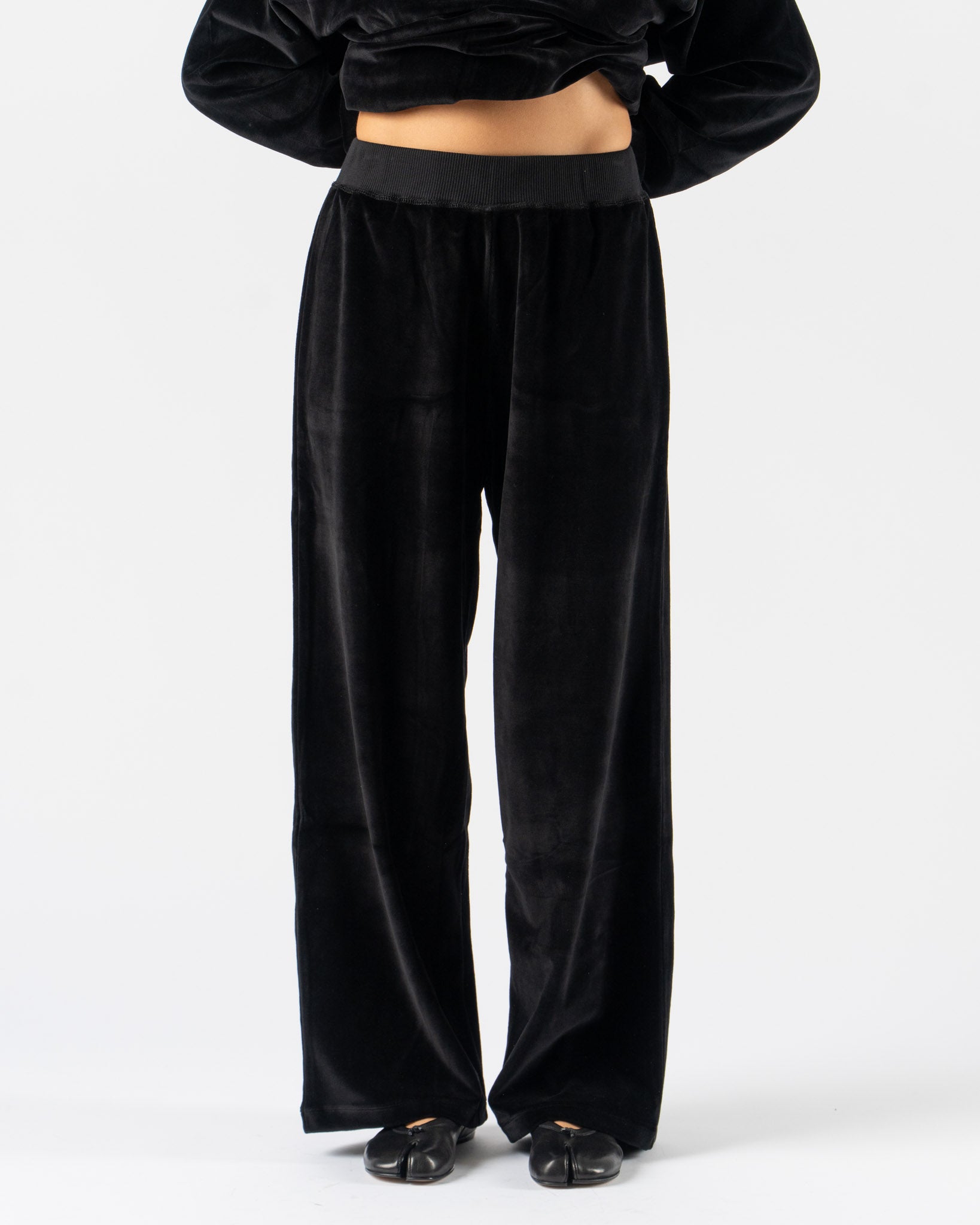 Baserange Tre Sweatpants in Black