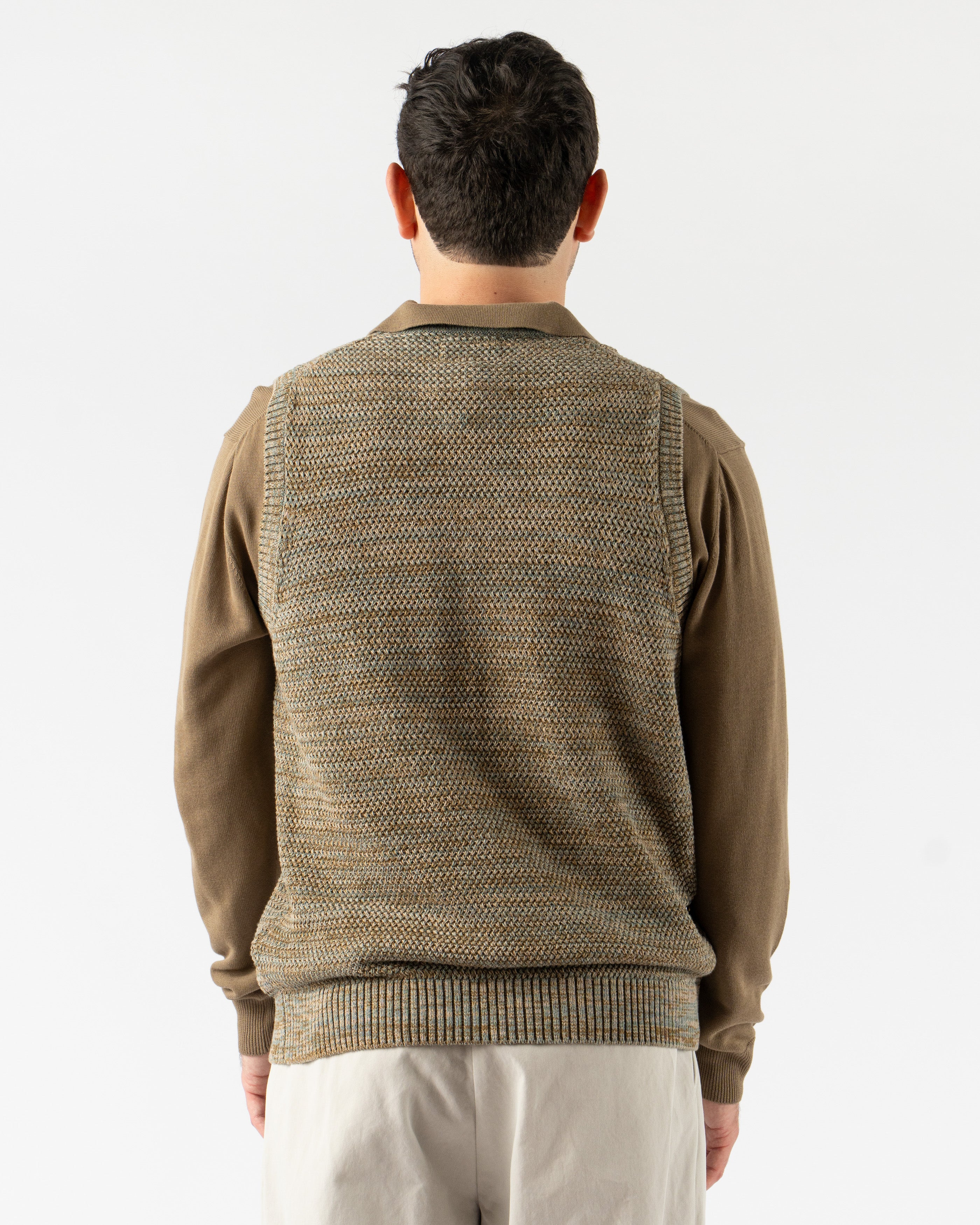 Beams Plus olive green mesh vest – versatile layering piece crafted with durable materials for everyday wear