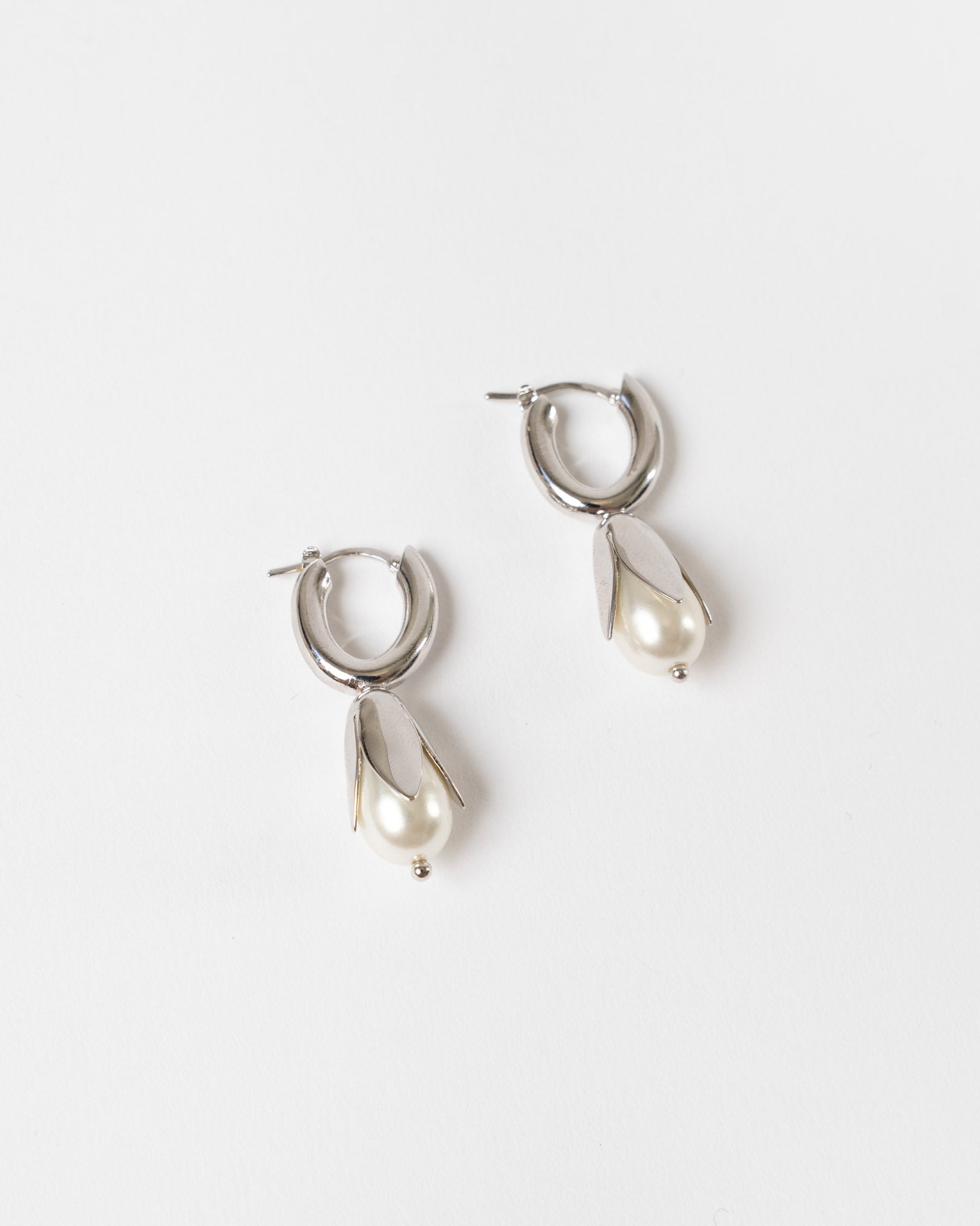 Simone Rocha Encased Pearl Flower Hoop Earrings