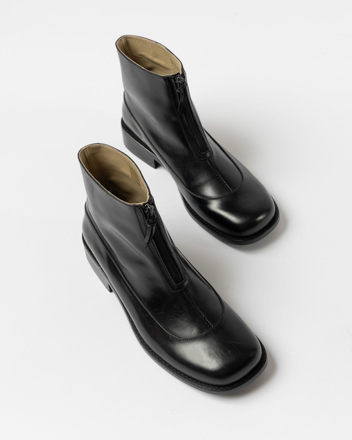 Paracia Cove Boot in Pull Up Leather Black