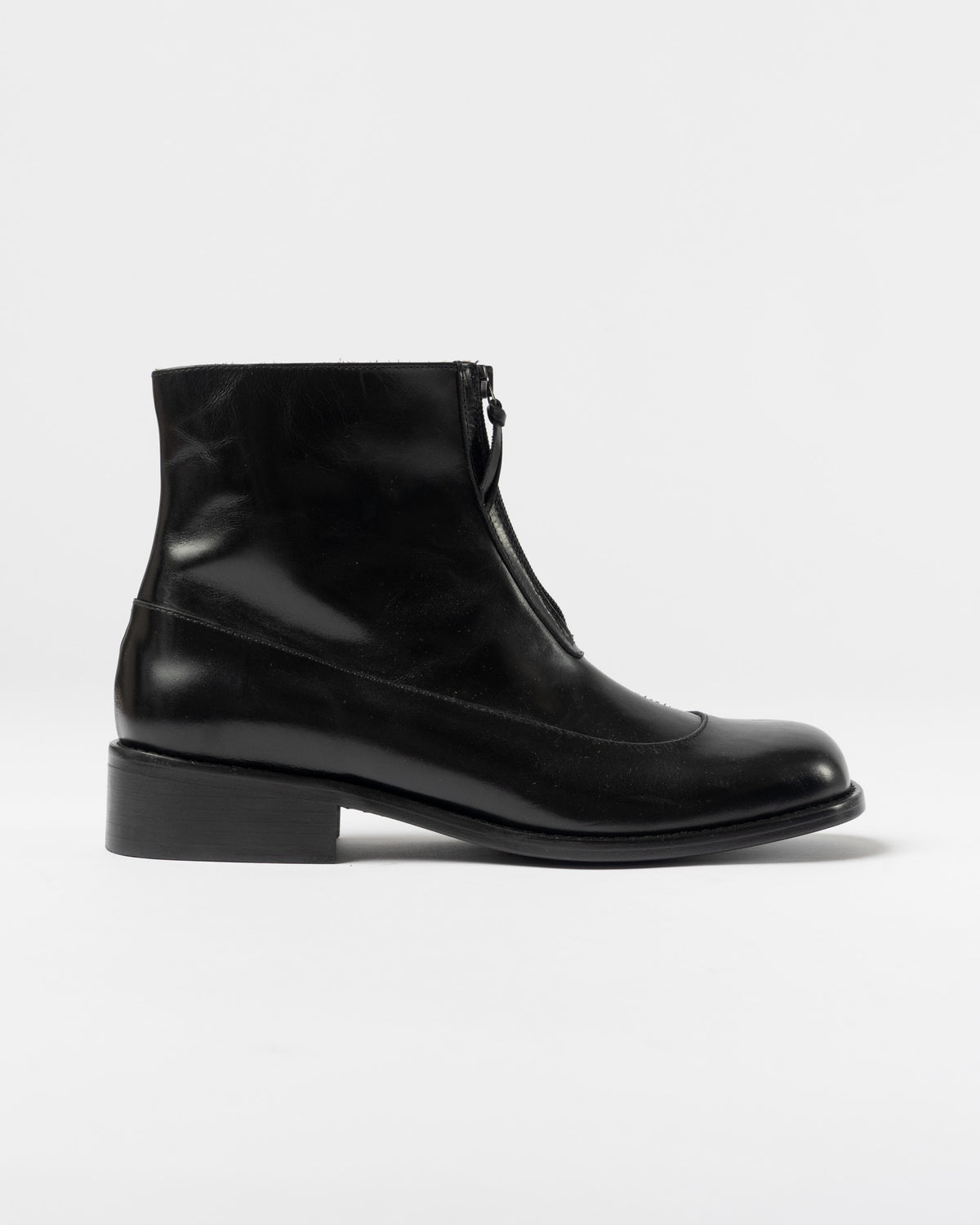 Paracia Cove Boot in Pull Up Leather Black