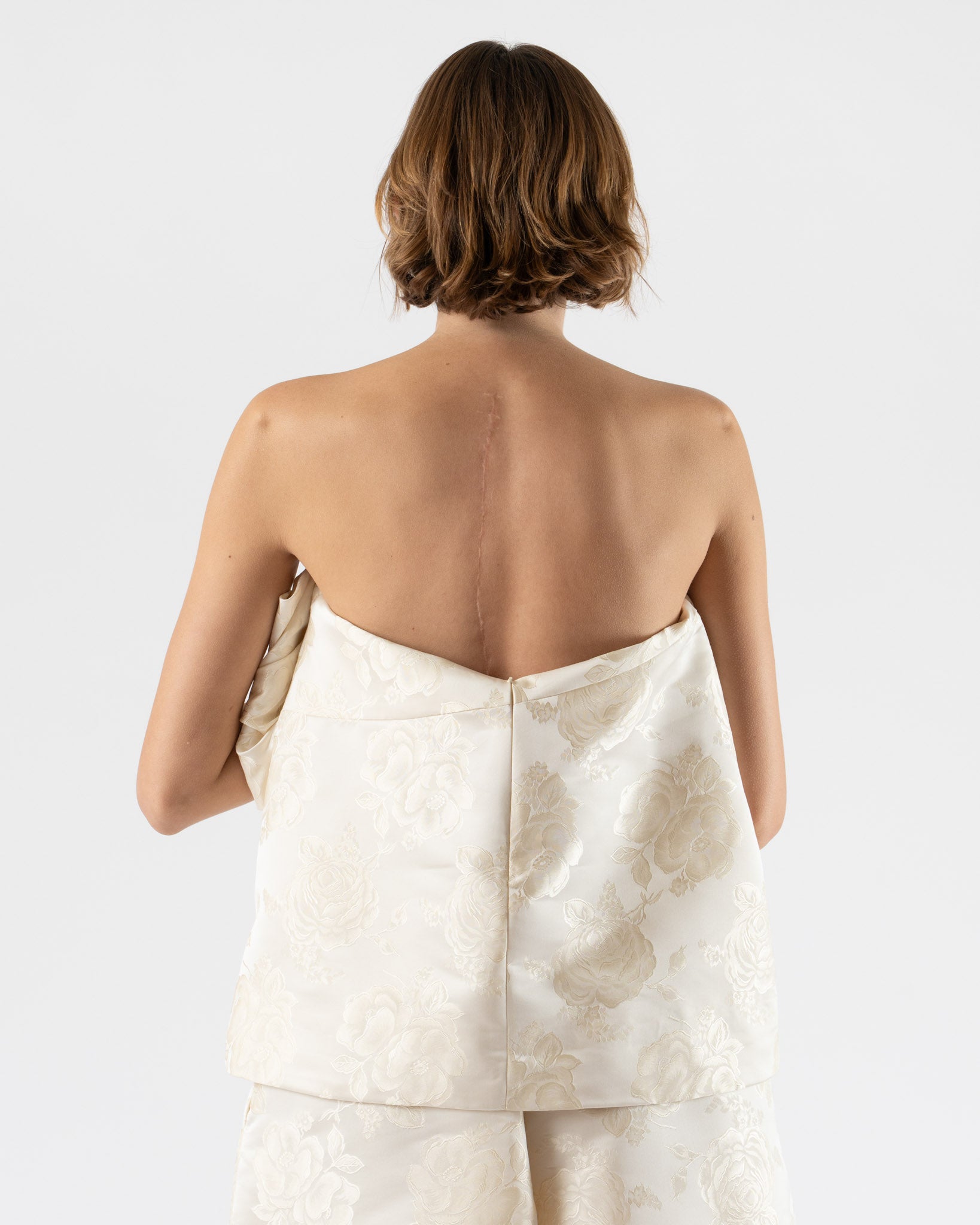 トップス simone rocha Simone Rocha Gathered Flower Sash Top in Cream Curated at Jake and