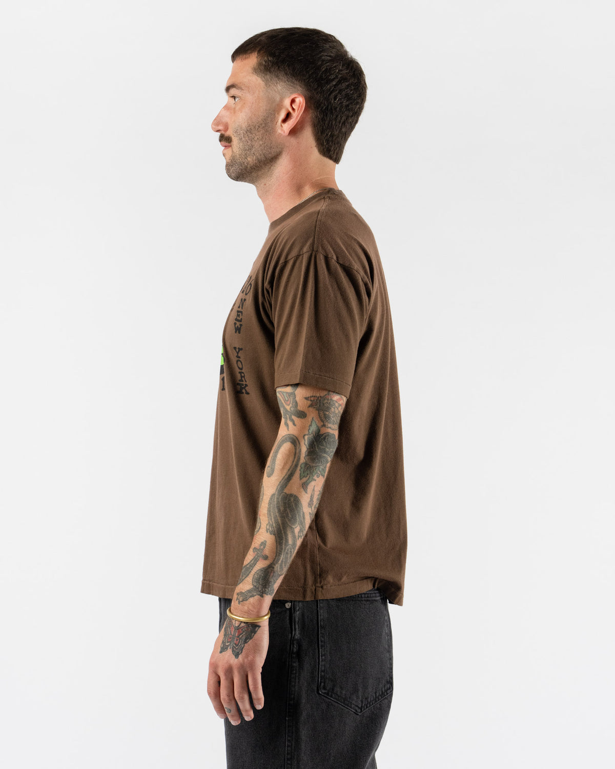 Small Talk Hand Illustration Print SS Shoe T-Shirt in Espresso