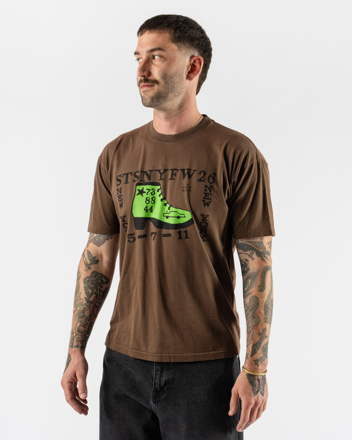Small Talk Hand Illustration Print SS Shoe T-Shirt in Espresso