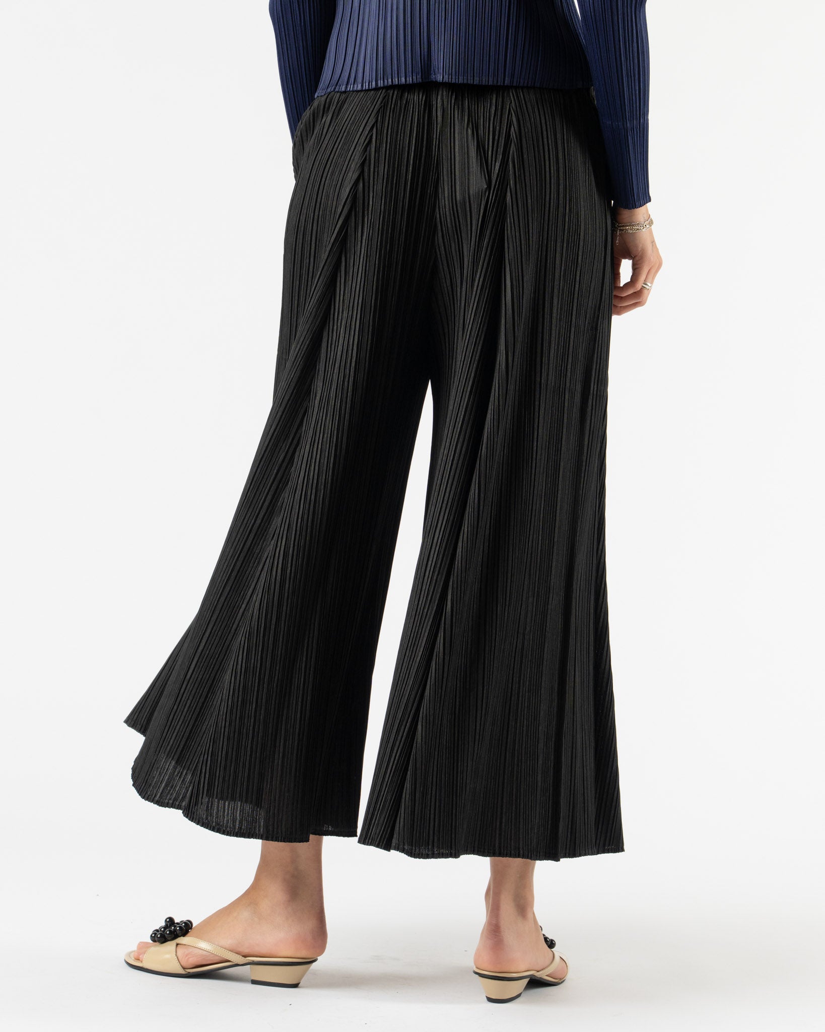 Pleats Please Issey Miyake Mellow Pleats in Black