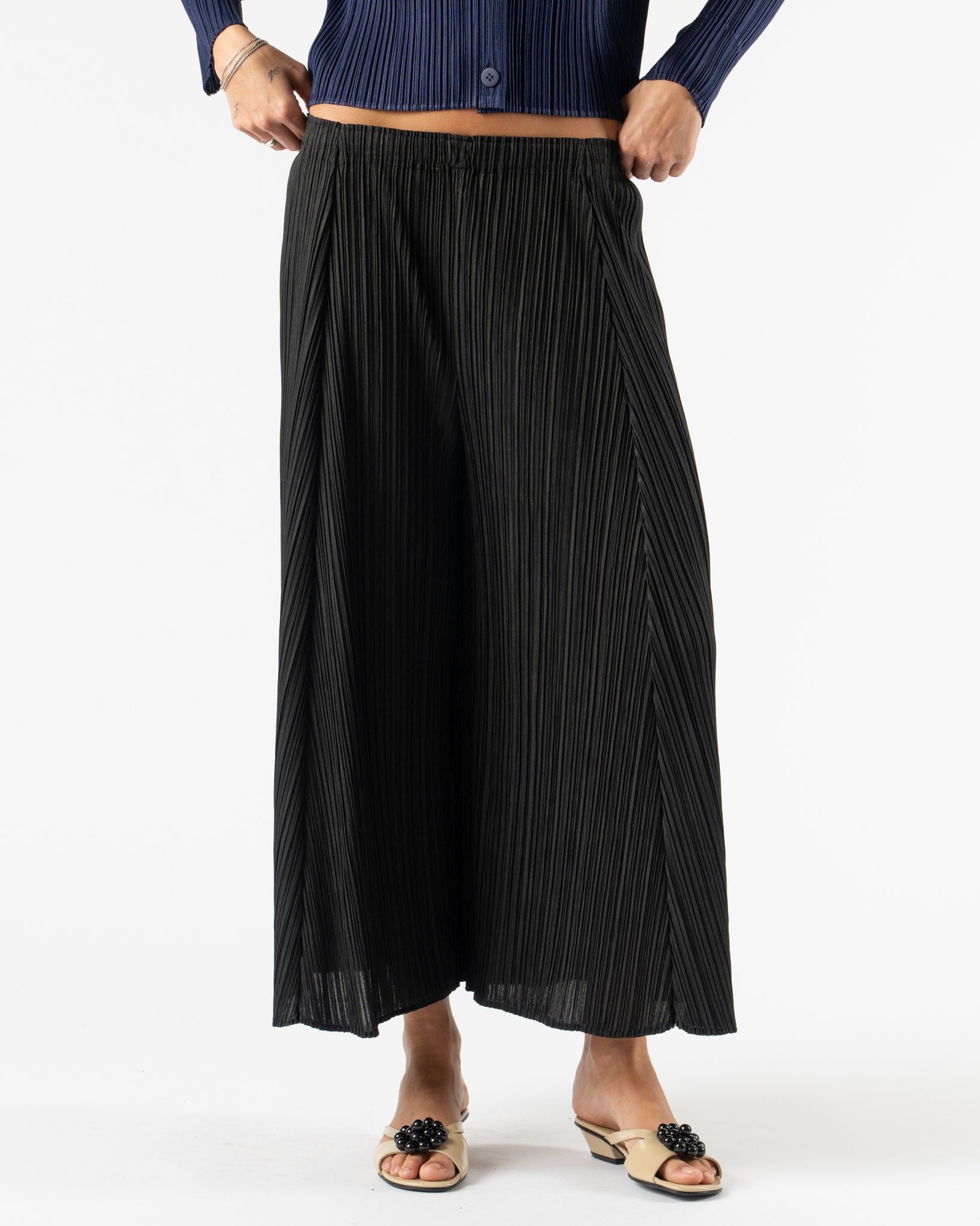 Pleats Please Issey Miyake Mellow Pleats in Black