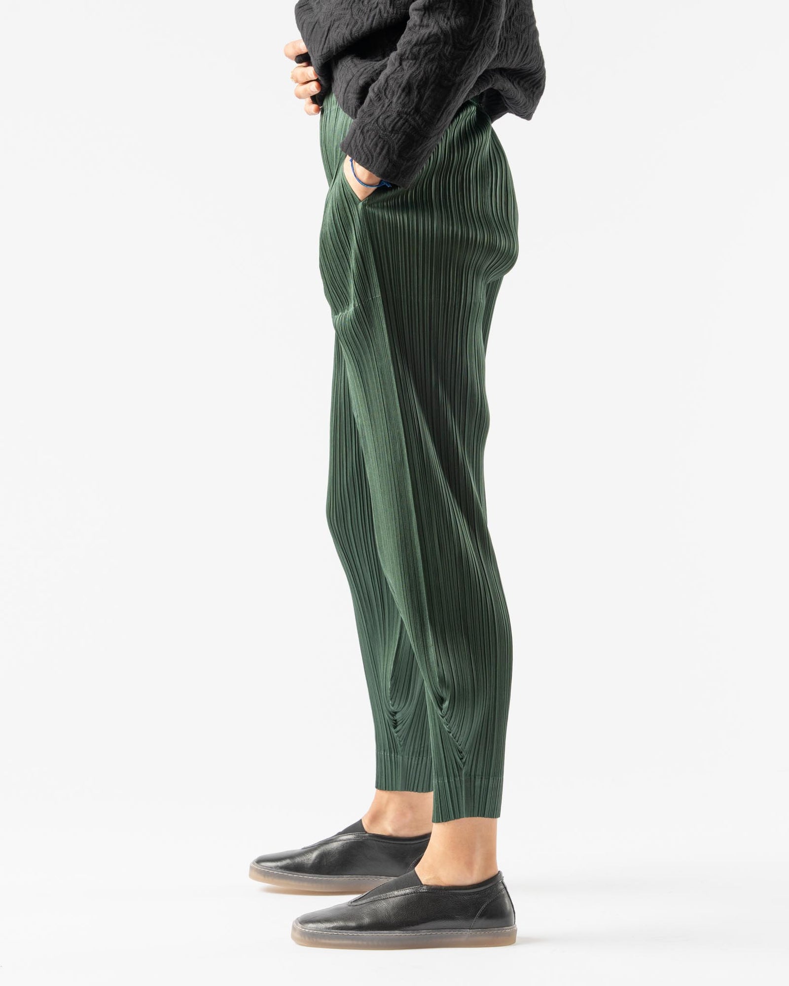 高品質の激安 Pleats in Pants October Colors Monthly Miyake Issey Please パンツ