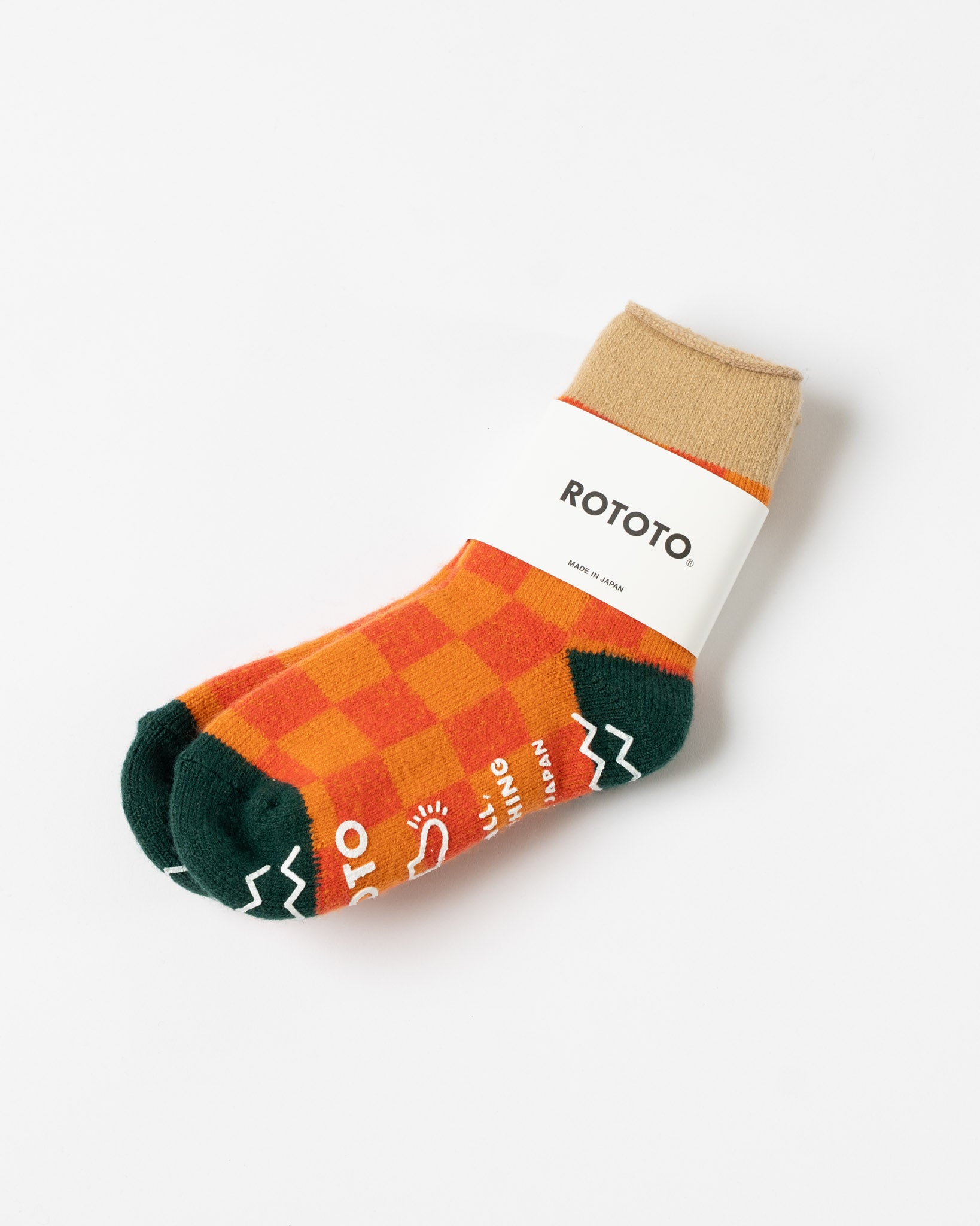 ROTOTO 1497 Checkerboard Socks in Beige/Dark Green