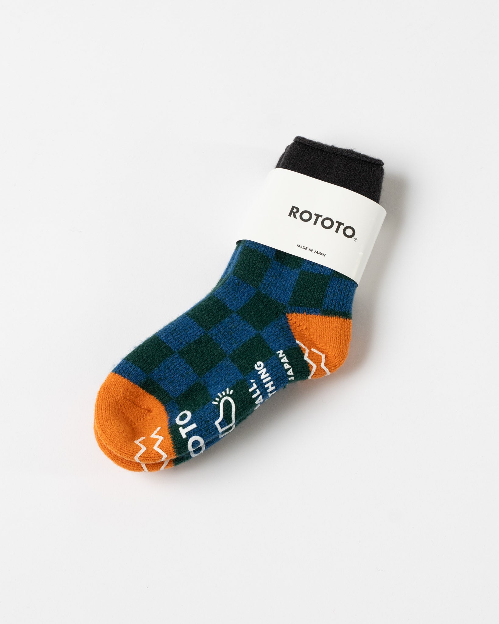 ROTOTO 1497 Checkerboard Socks in Charcoal/Light Orange