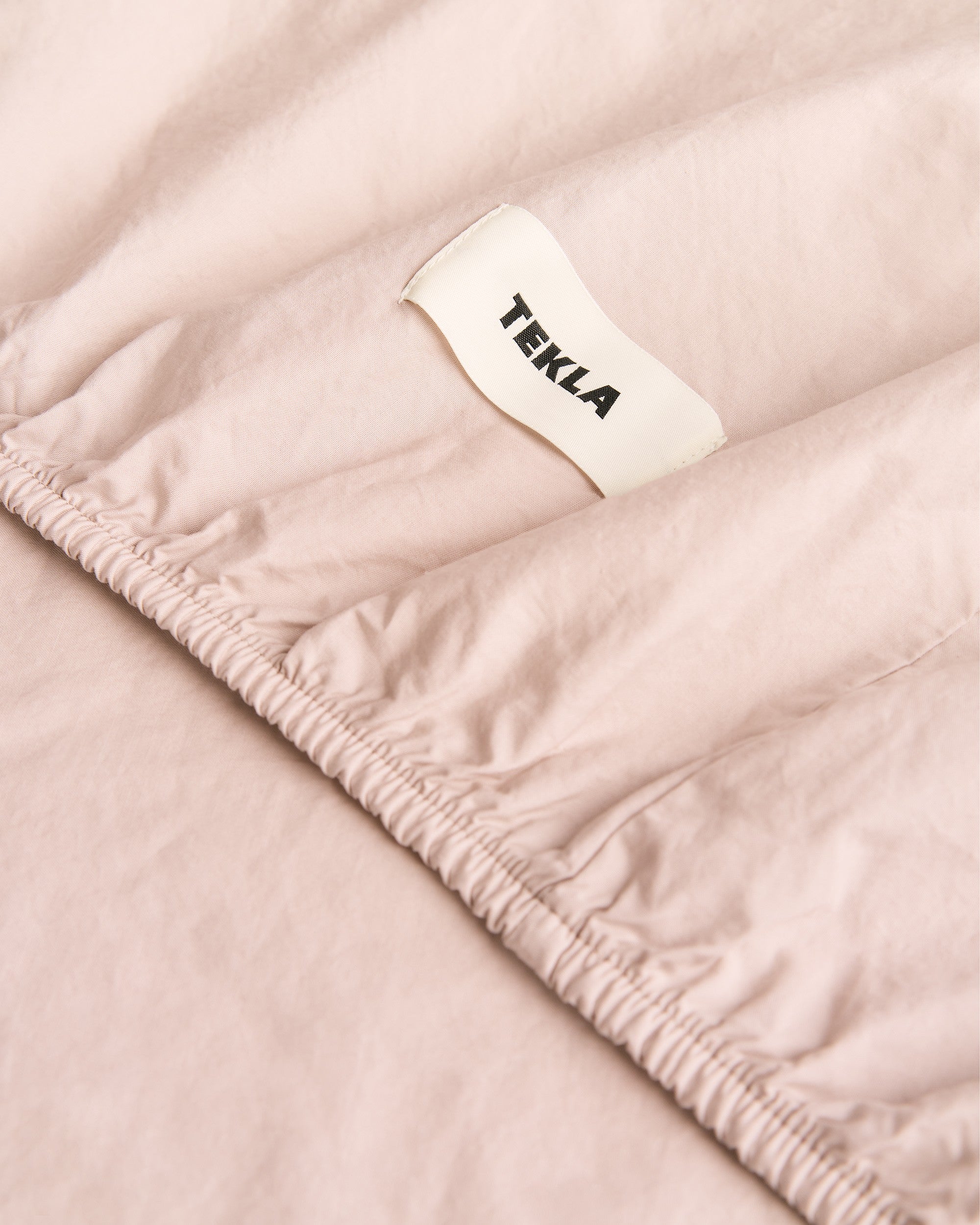 Tekla_Core_Percale_Fitted_sheet_Petal_Pink_PS-PEPI-FIT_Curated_at_Jake_and_Jones_Santa_Barbara_Boutique