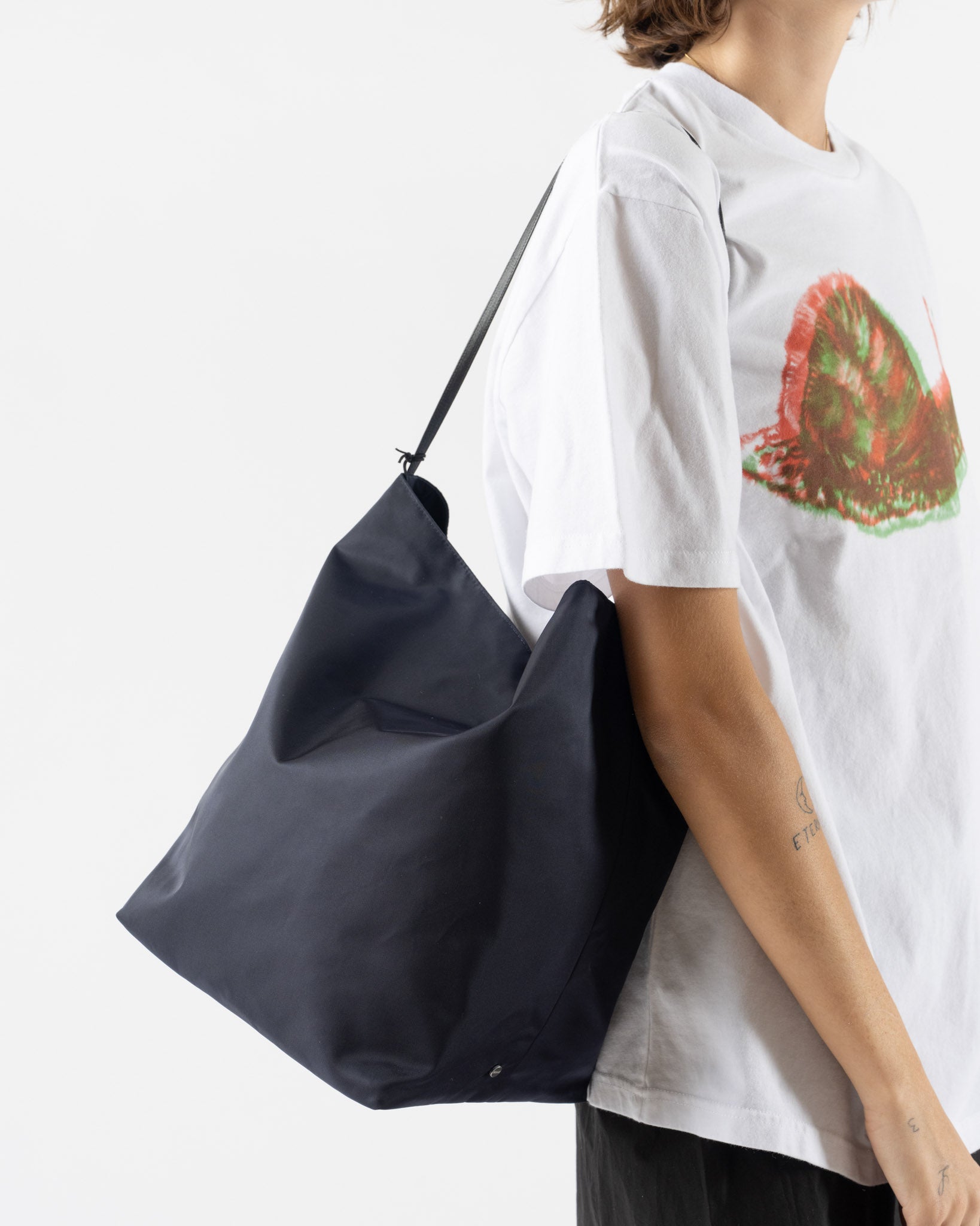 VALESQUE Bucket in Navy