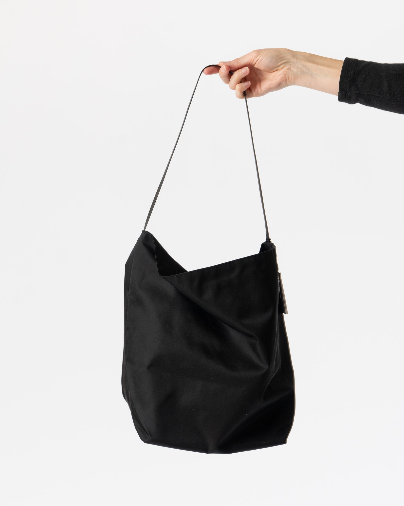 VALESQUE Bucket in Black