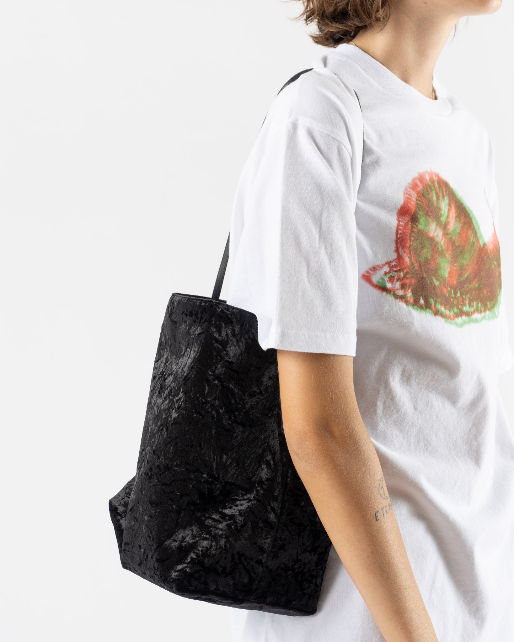 VALESQUE Bucket Small in Black Crushed Velvet