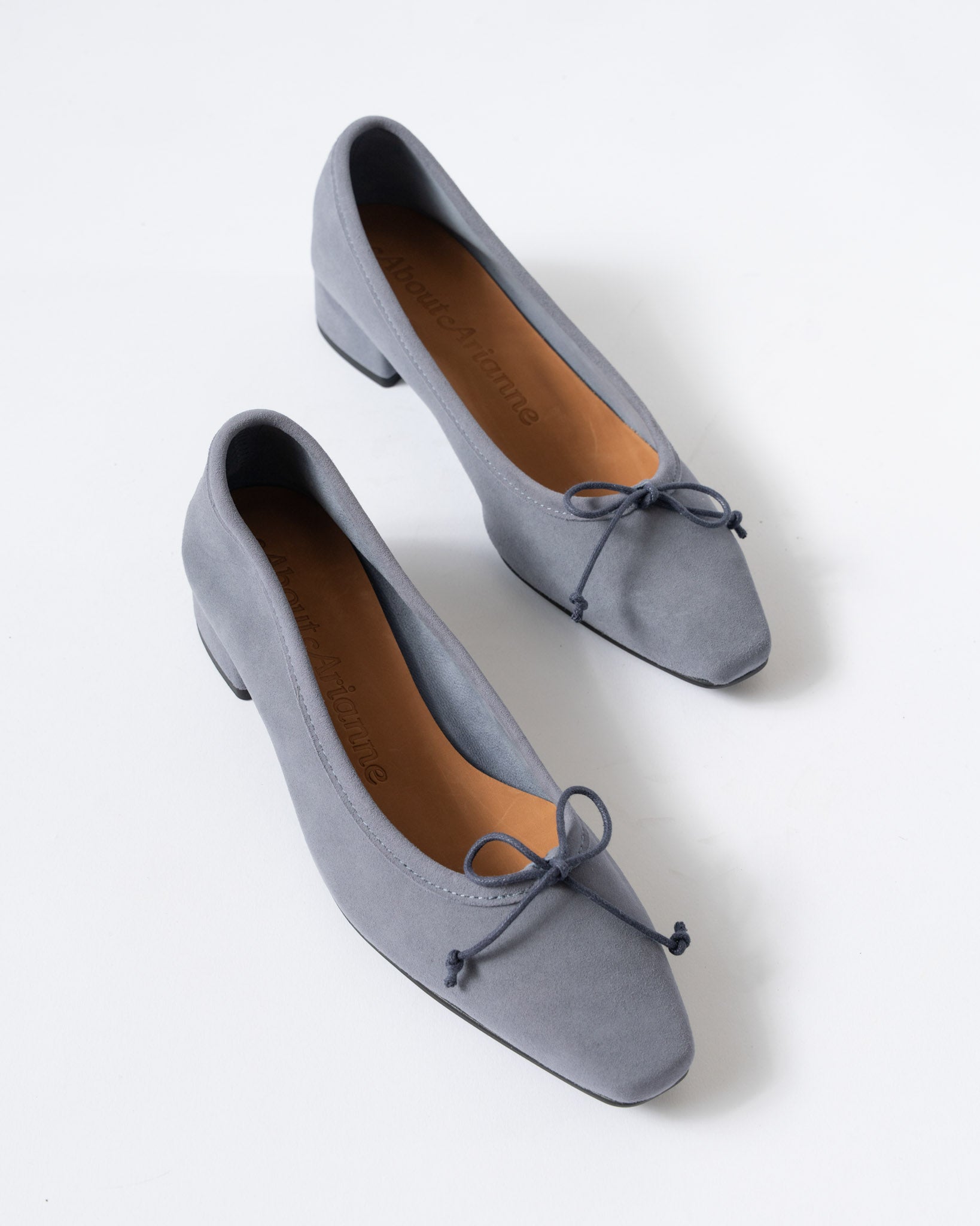 About Arianne Mina in Lilac