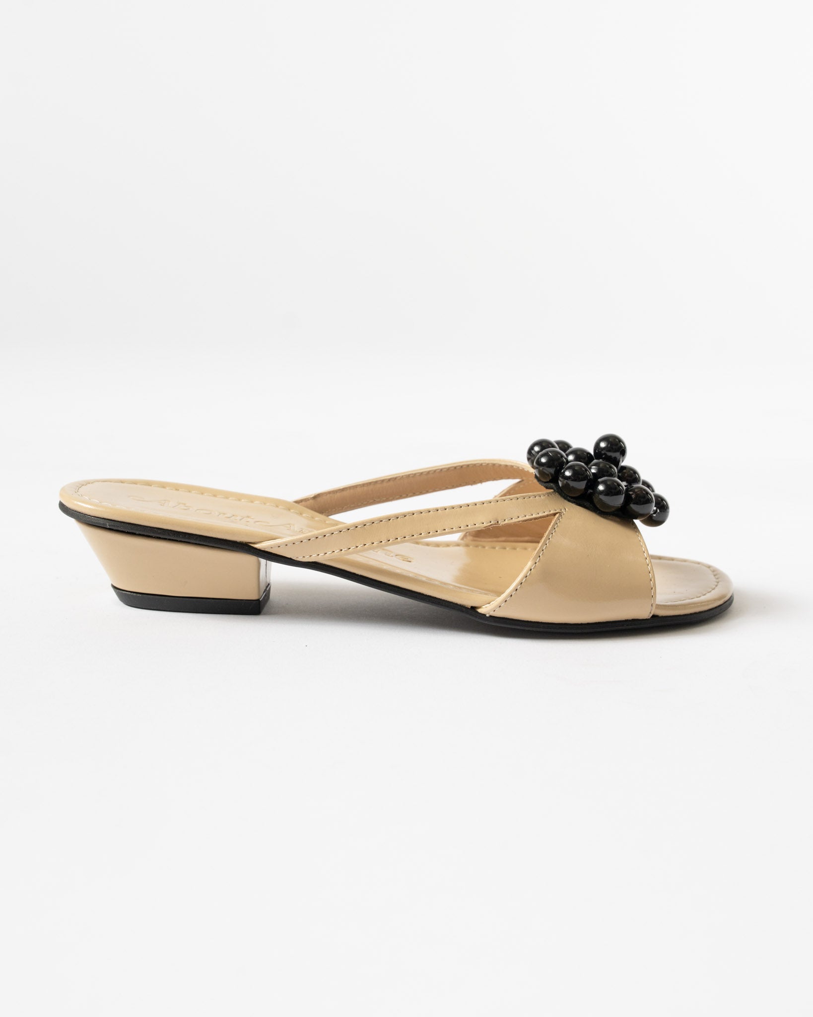 About Arianne Flora in Beige/Black