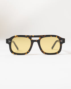 AKILA DILLINGER Sunglasses in Tortoise/Yellow