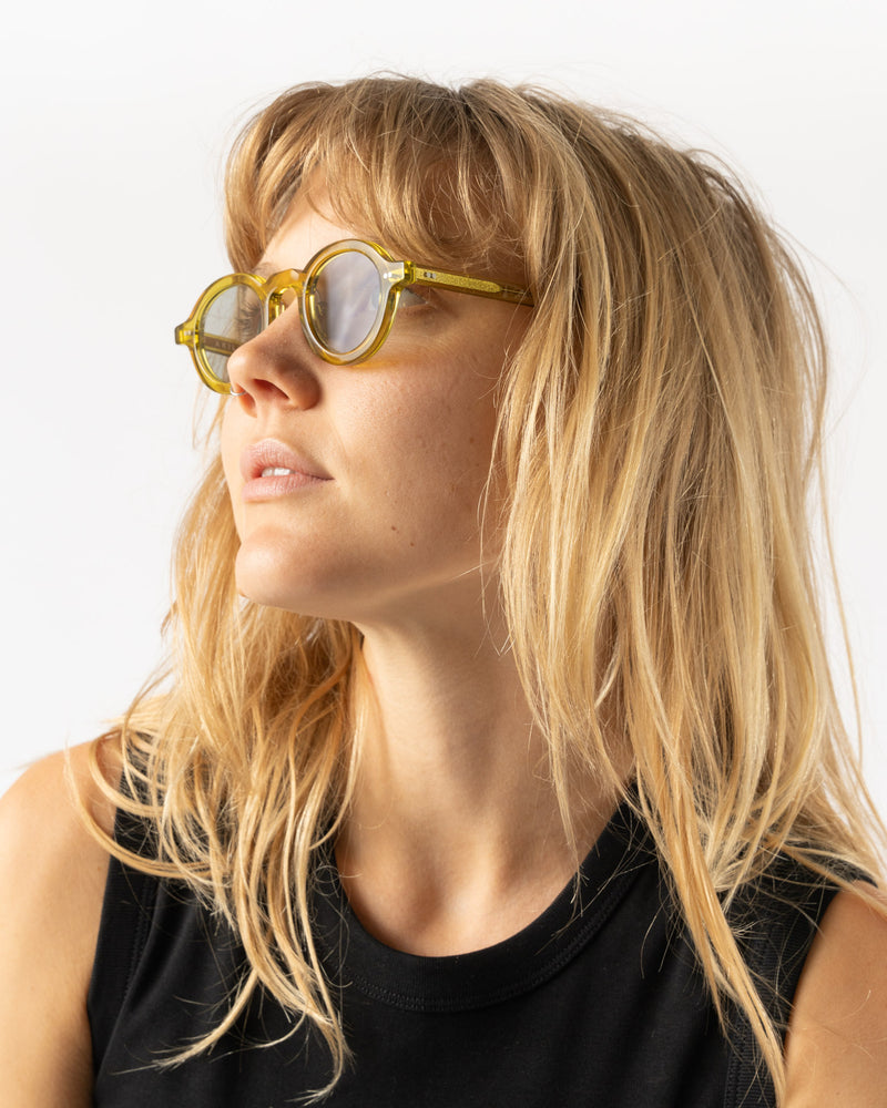 AKILA KAYA Sunglasses in Yellow/Grey