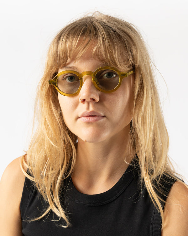 AKILA KAYA Sunglasses in Yellow/Grey