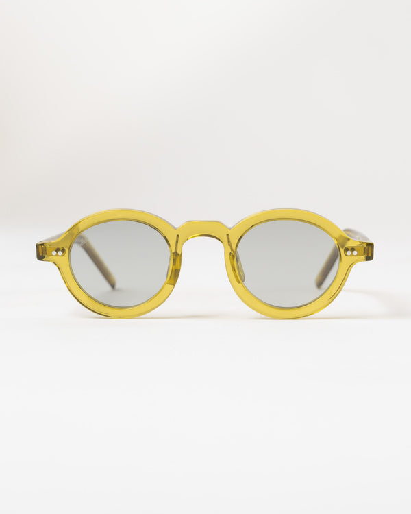 AKILA KAYA Sunglasses in Yellow/Grey