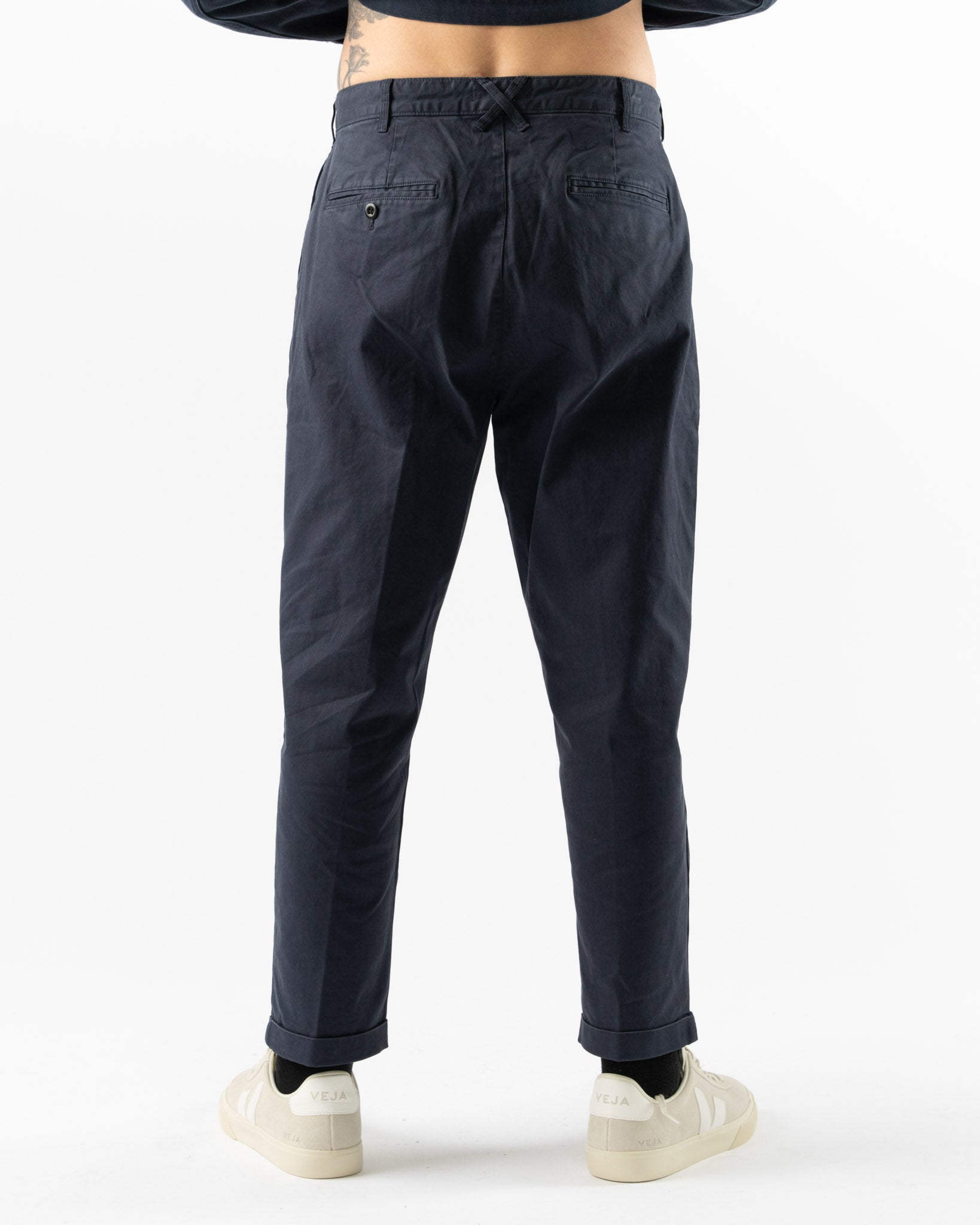 Alex Mill Standard Pleated Chino in Dark Navy Curated at