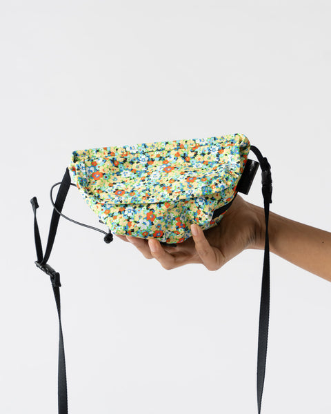 【amiacalva 】 NYLON PORTABLE MESSENGER(M) Amiacalva Nylon Portable Messenger in Floral Green