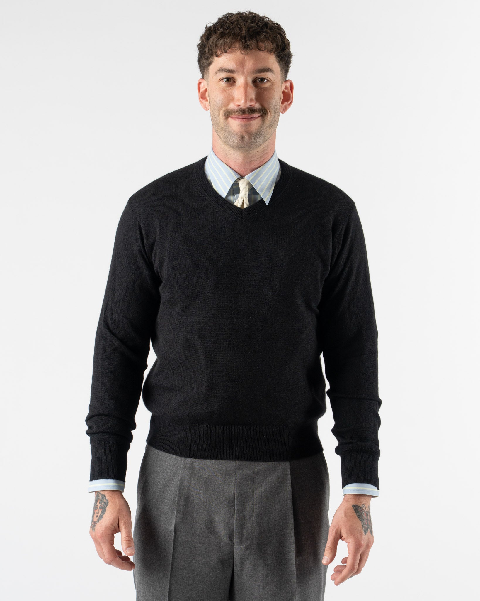 Auralee Super Fine Cashmere Silk Knit V-Neck P/O in Black