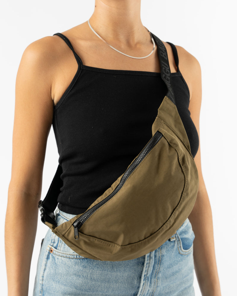 Baggu Crescent Fanny Pack in Seaweed