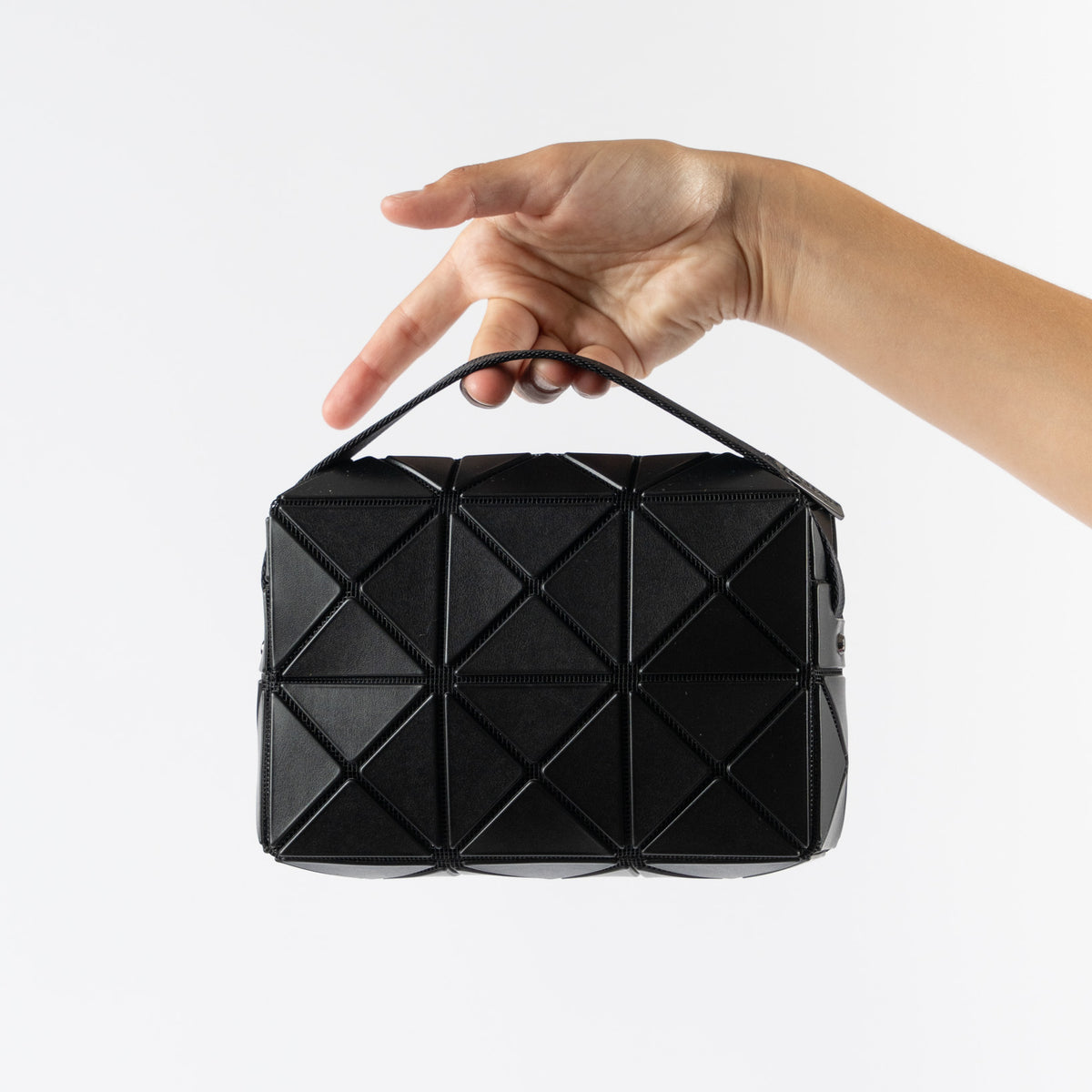bao-bao-cuboid-black-fw24-2. 