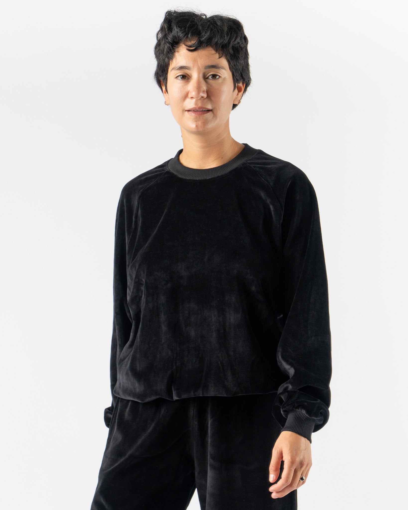 Baserange Rim Raglan Sweatshirt in Black