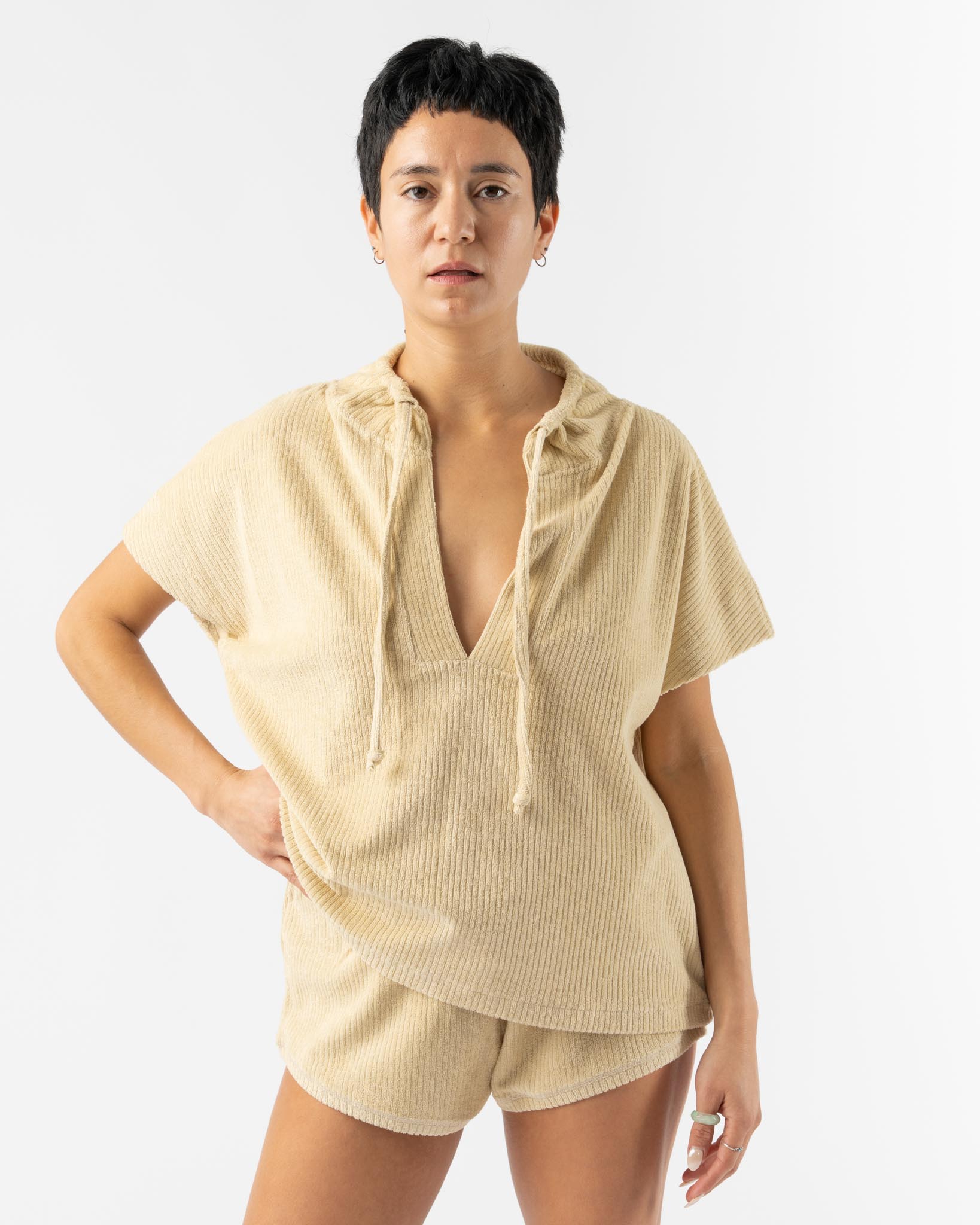 華麗 baserange-pose-top-in-beige-3. トップス