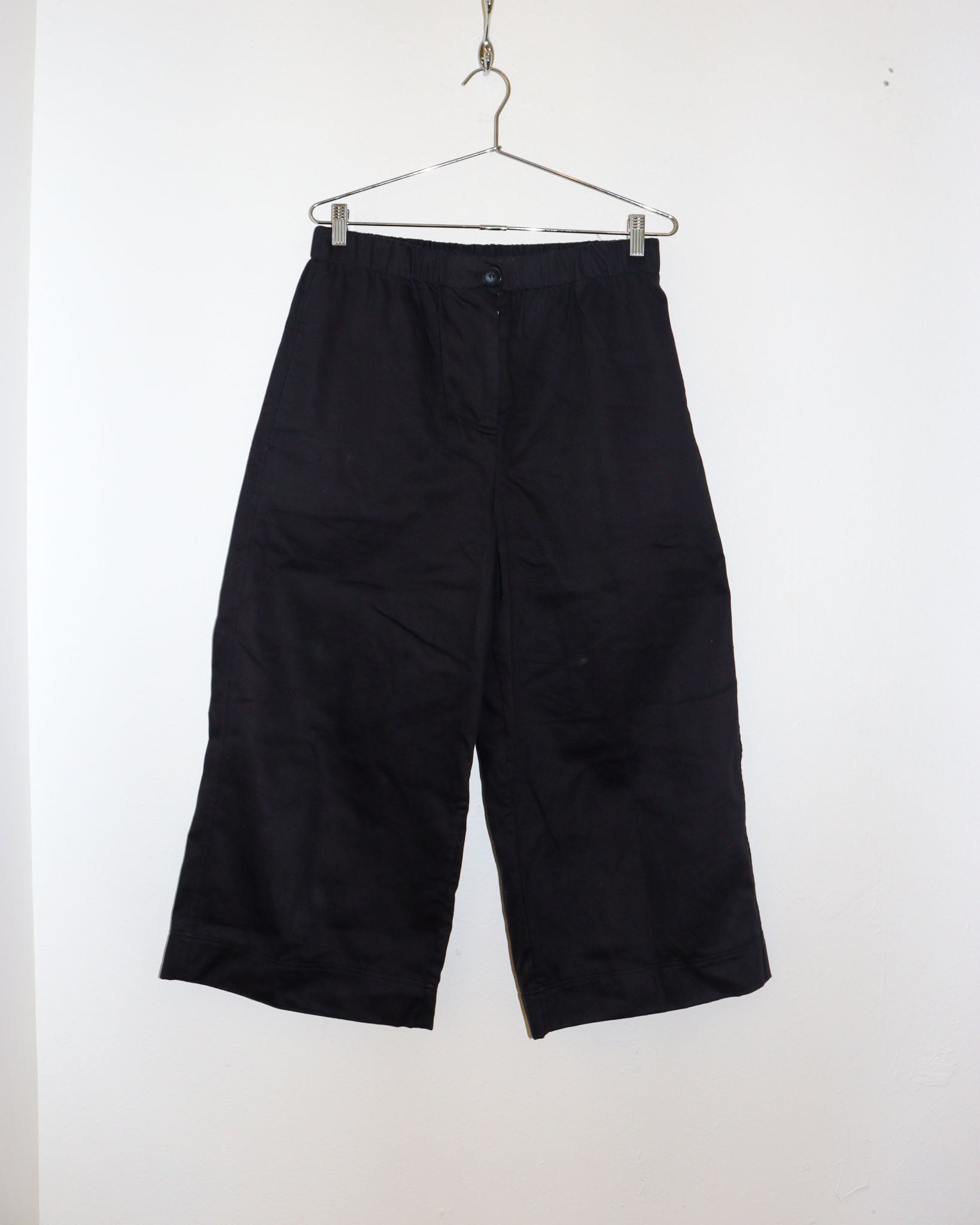 Pre-owned: Fabiana Pigna Wide Leg Cropped Trousers in Black