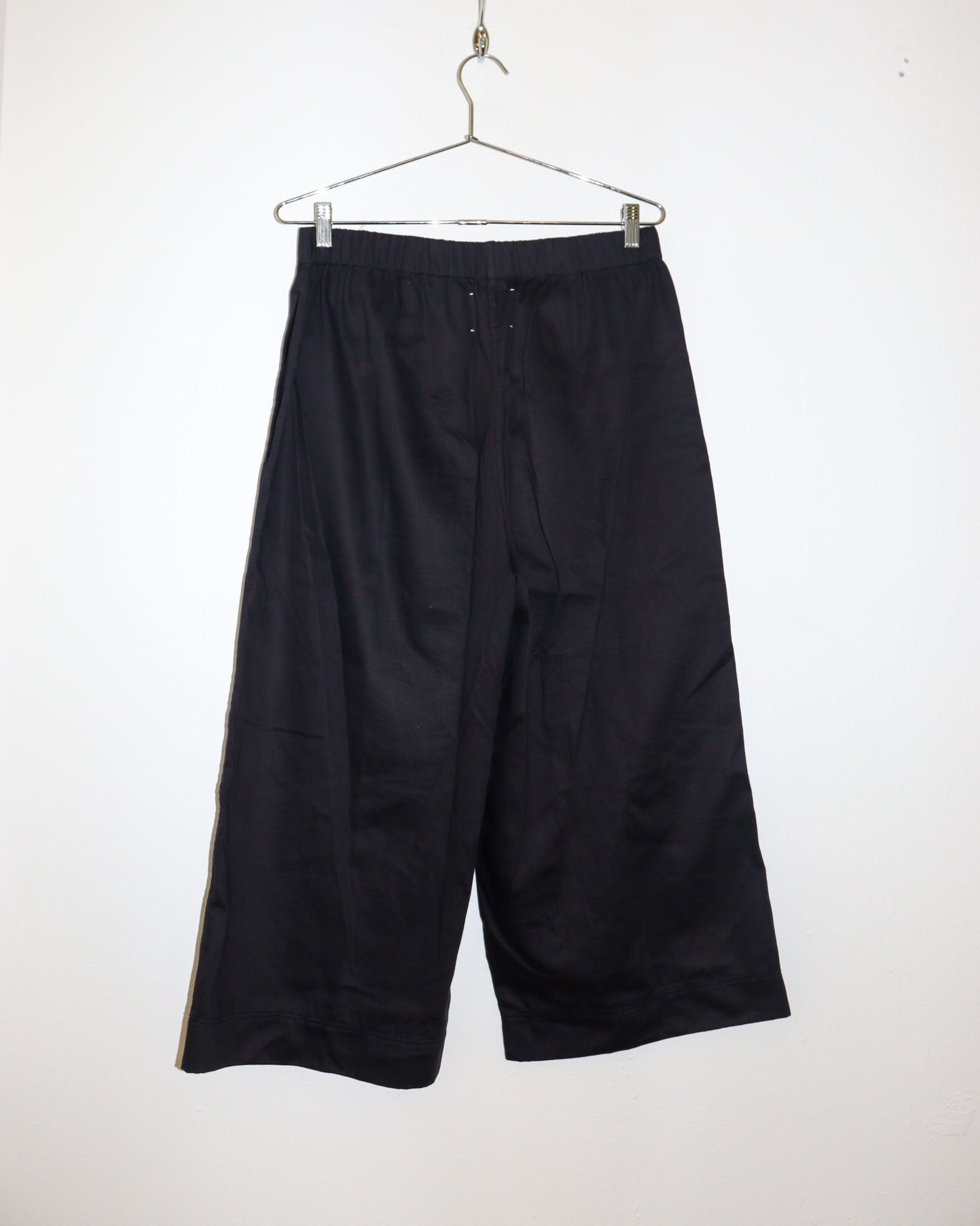 Pre-owned: Fabiana Pigna Wide Leg Cropped Trousers in Black