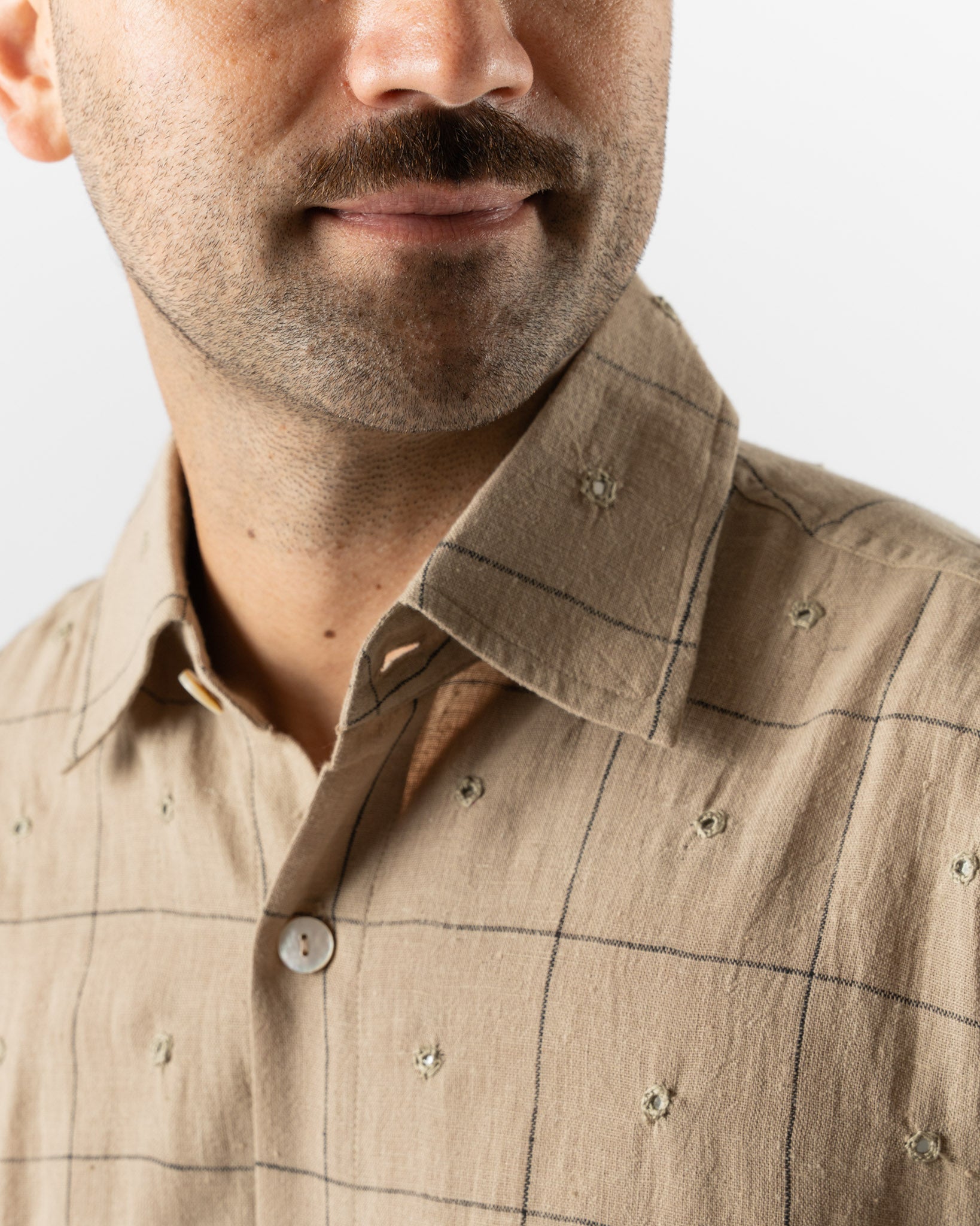 Kartik Research Box Shirt in Beige/Indigo