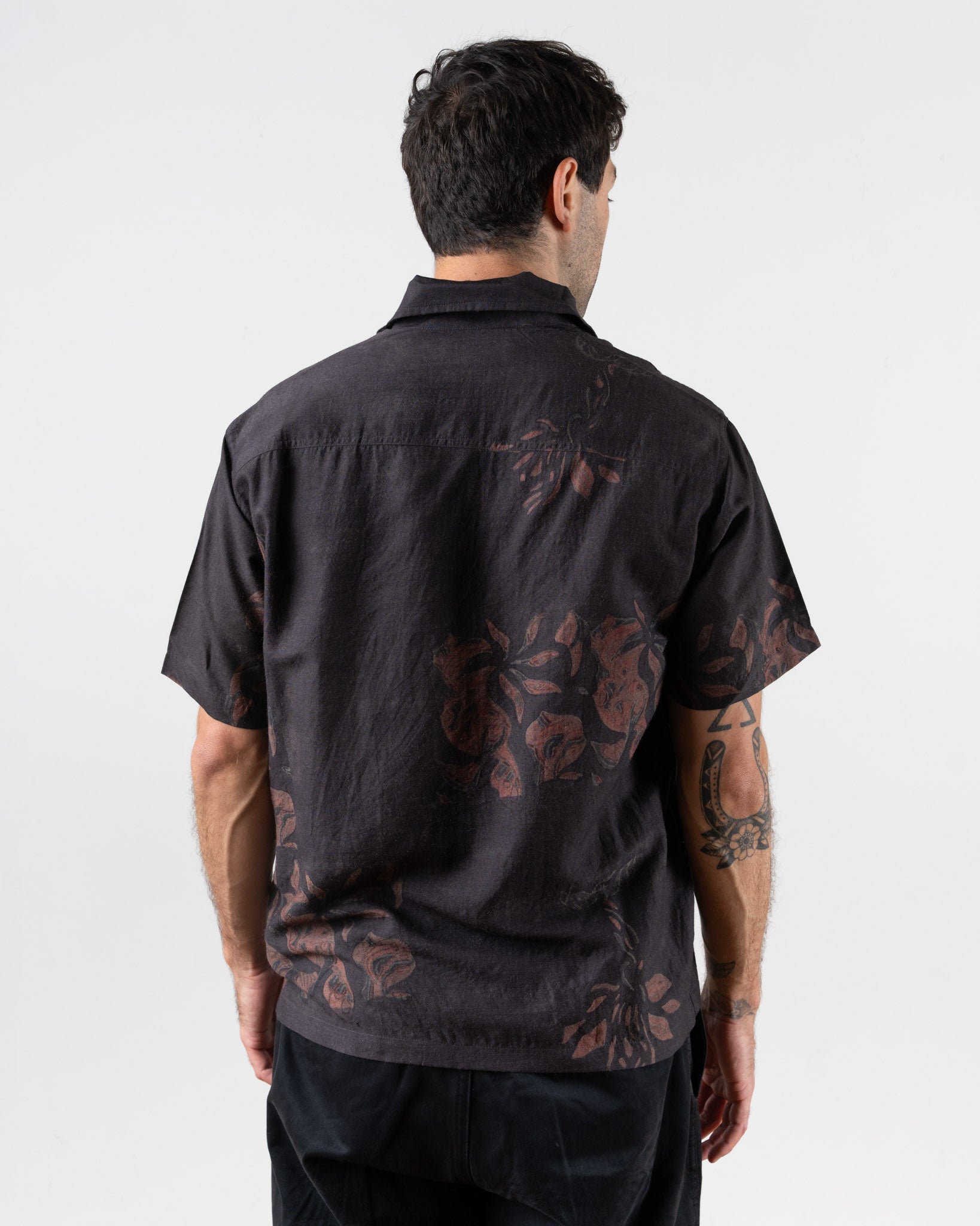 Kartik Research Box Shirt in Black/Faded Red
