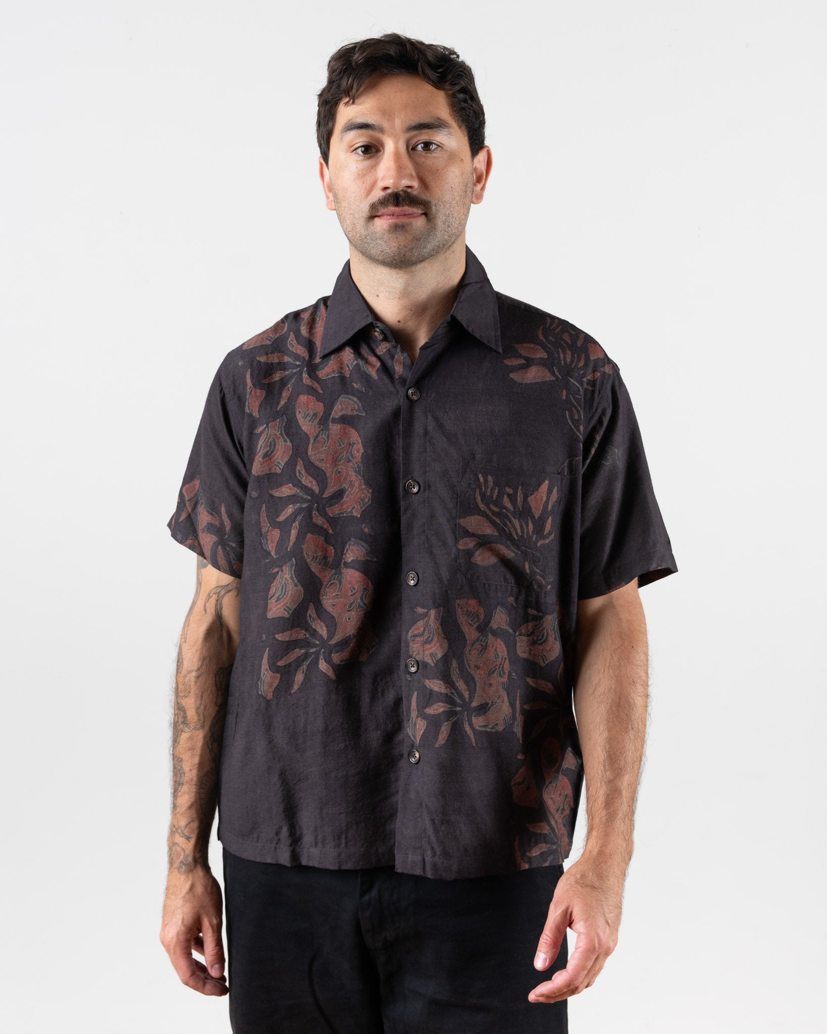Kartik Research Box Shirt in Black/Faded Red