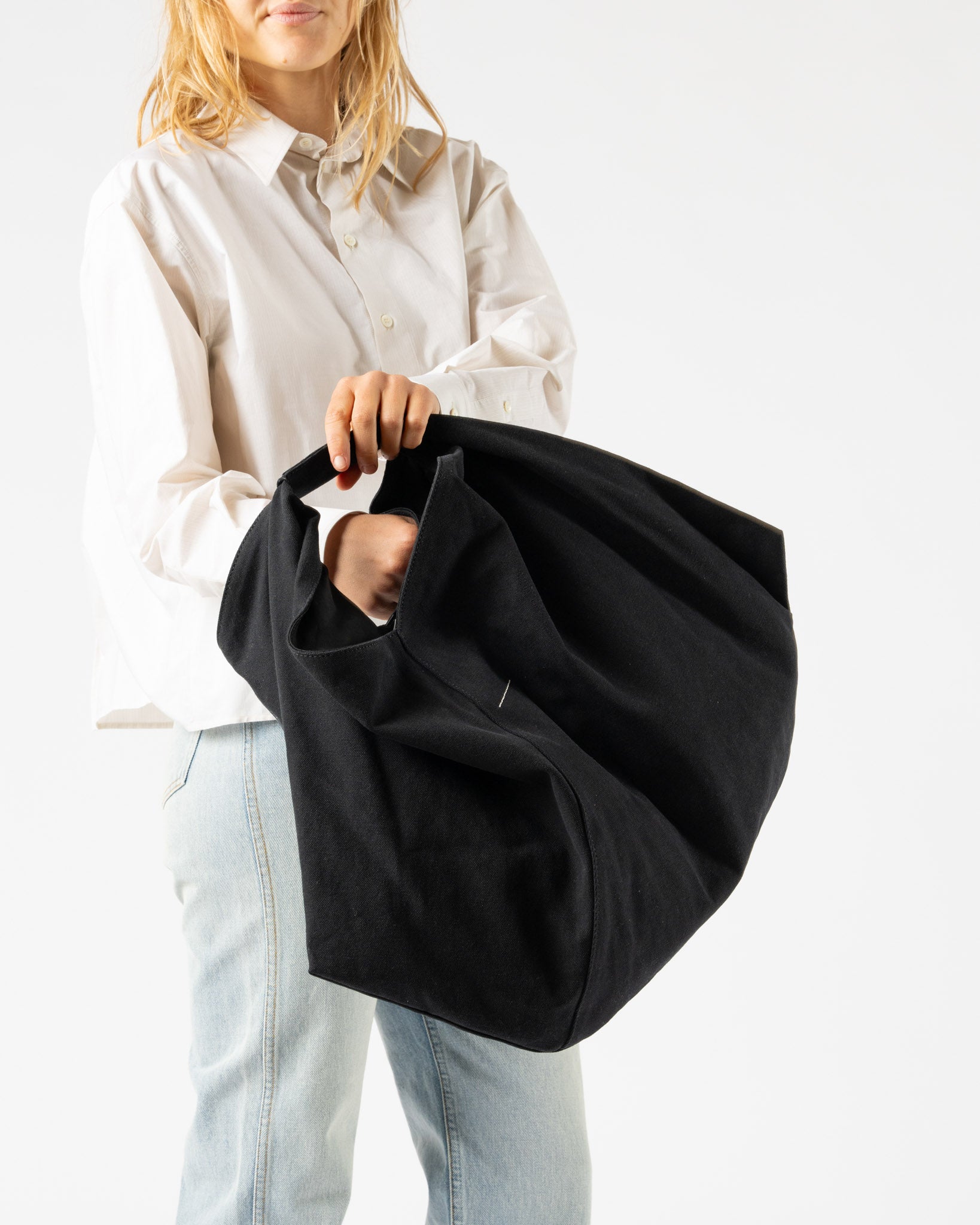 MM6｜ (SB5ZH0020 P7258 T8013) MM6 Maison Margiela Shoulder bag with logo appliqué