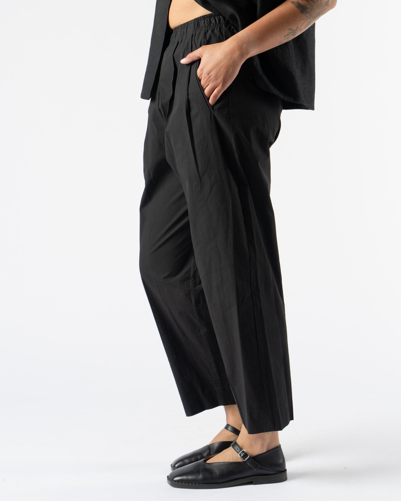 Modern Weaving Relaxed Lean Trouser in Black Parchment Poplin