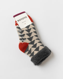 RoToTo 1179 Sankaku Comfy Room Sock in Charcoal/Red