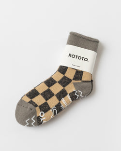 RoToTo 1497 Checkerboard Socks in Gray