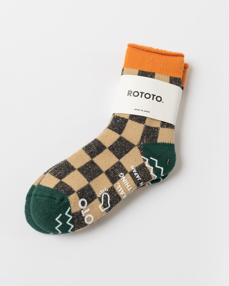 RoToTo 1497 Checkerboard Socks in Light Orange/Dark Green