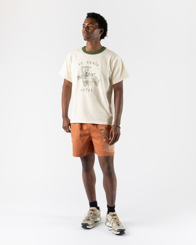 Samuel Zelig Hotel Tee in Green Ringer