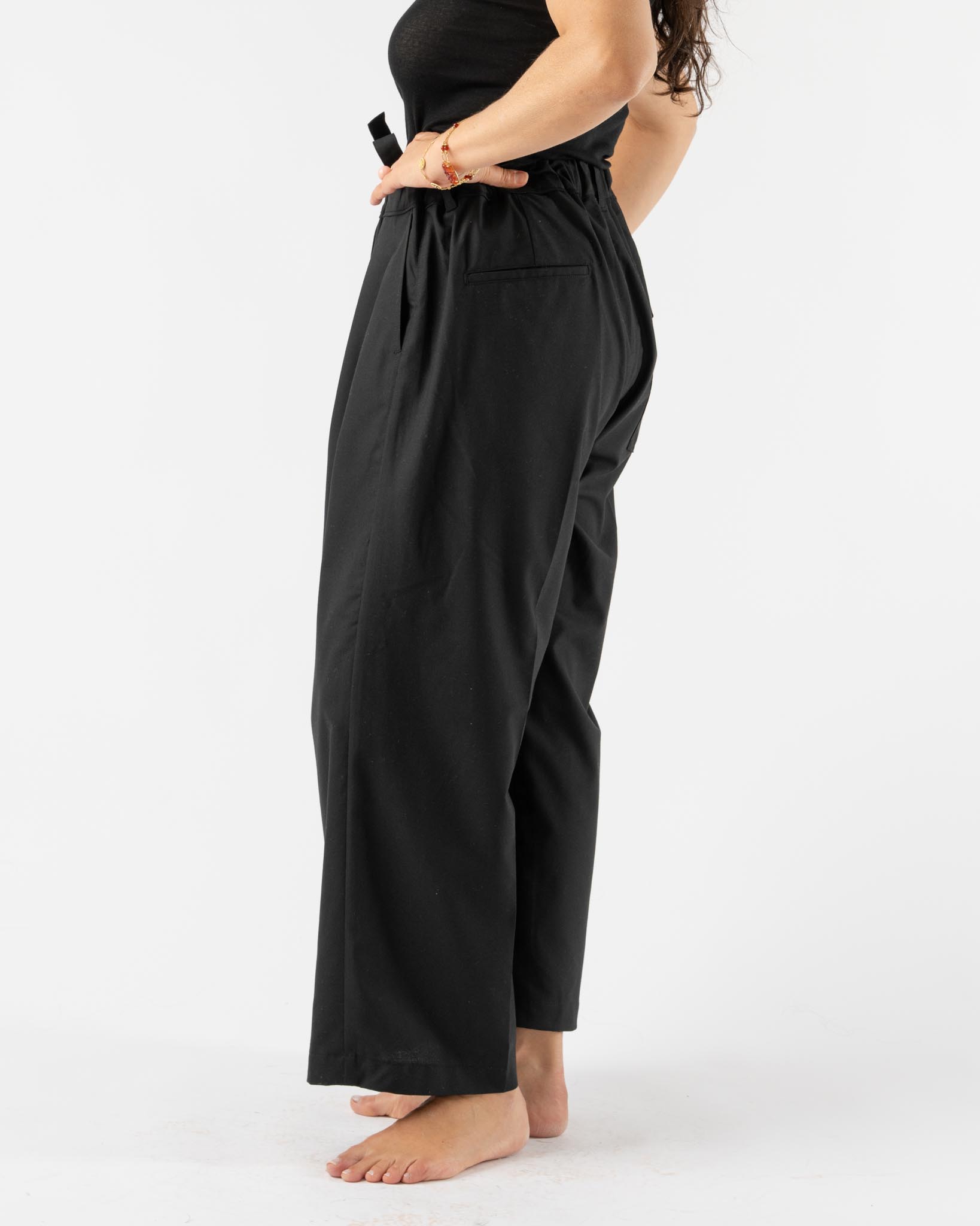 パンツ Sillage Baggy Trouser Tropical Wool Sillage Baggy Trousers in Black Curated at Jake and Jones